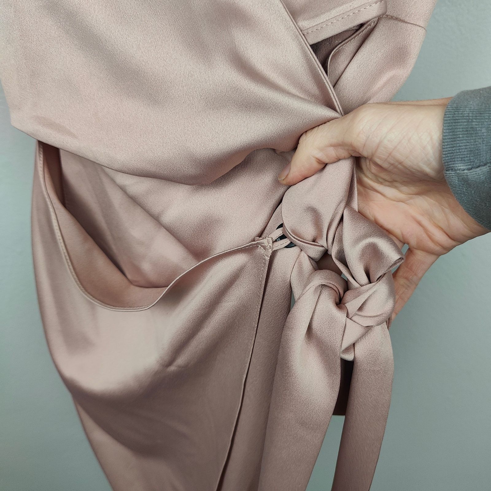 Other Vetta The Wrap Dress Womens XS Champagne Satin Convertible Size XS / US 0-2 / IT 36-38 - 3 Thumbnail