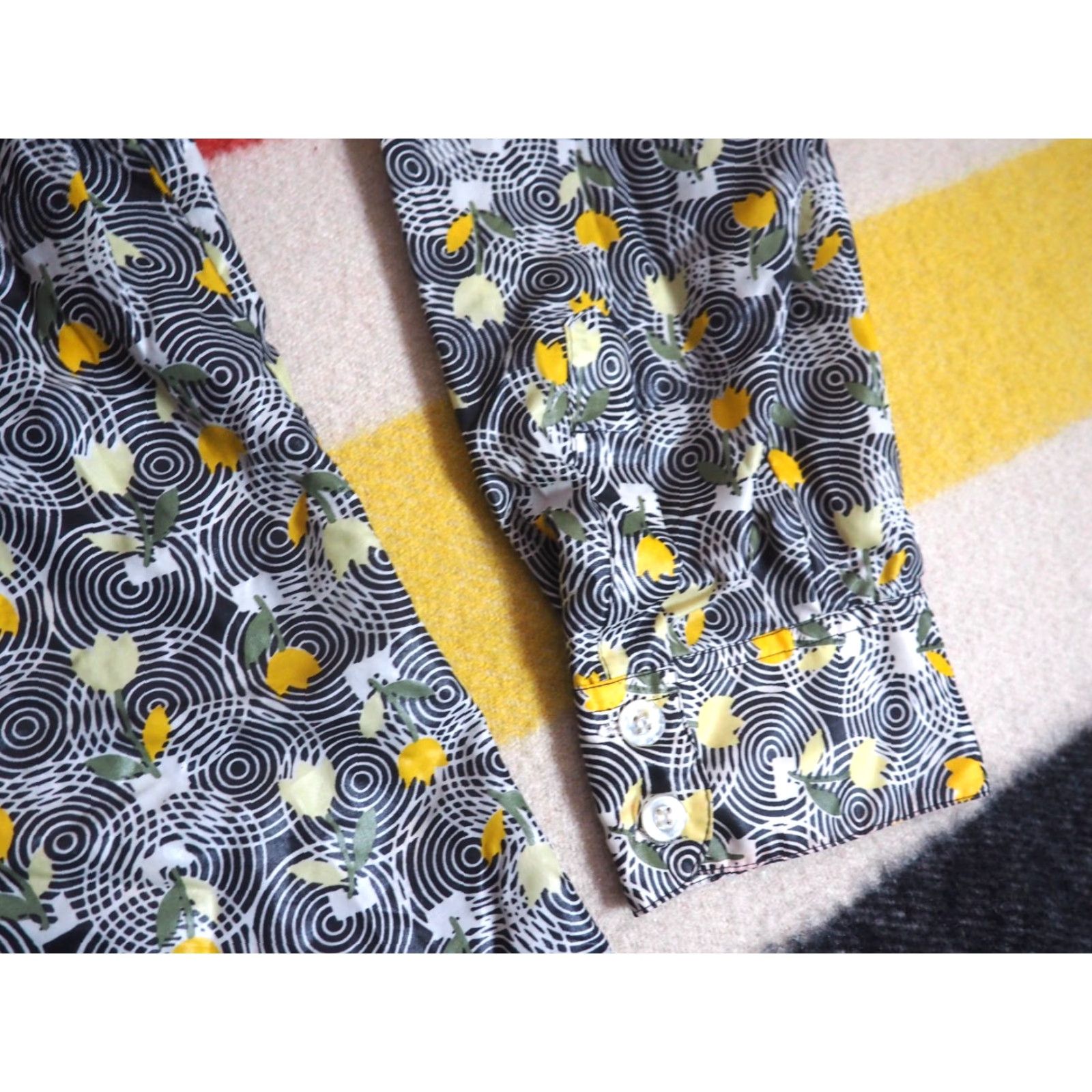 Vintage VTG 70s Saska Parrott Japan Nylon Floral Black Yellow Pocket Hippy Shirt L Size US L / EU 52-54 / 3 - 6 Thumbnail