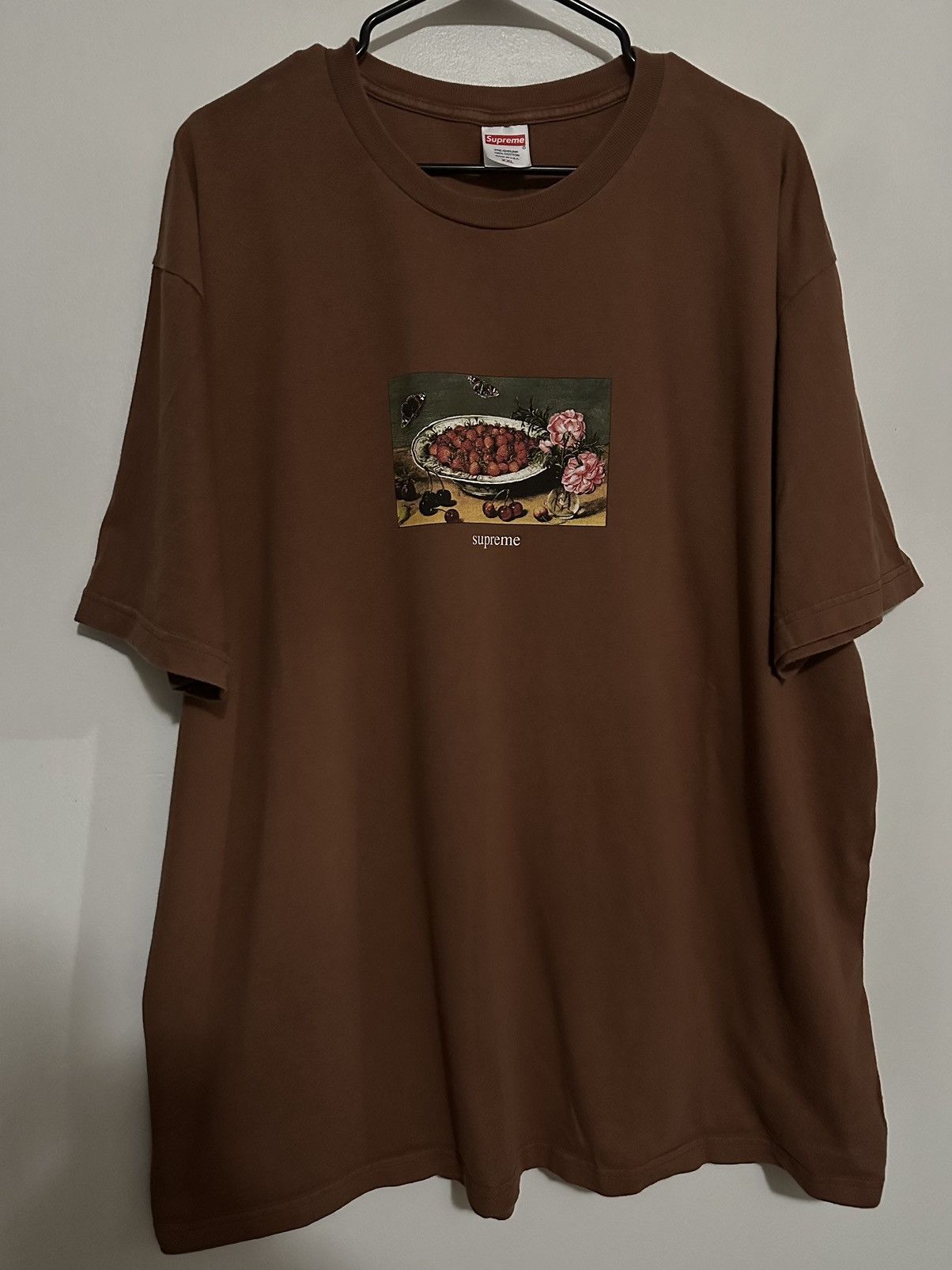 Supreme Supreme Strawberries Tee Size US XXL / EU 58 / 5 - 1 Thumbnail