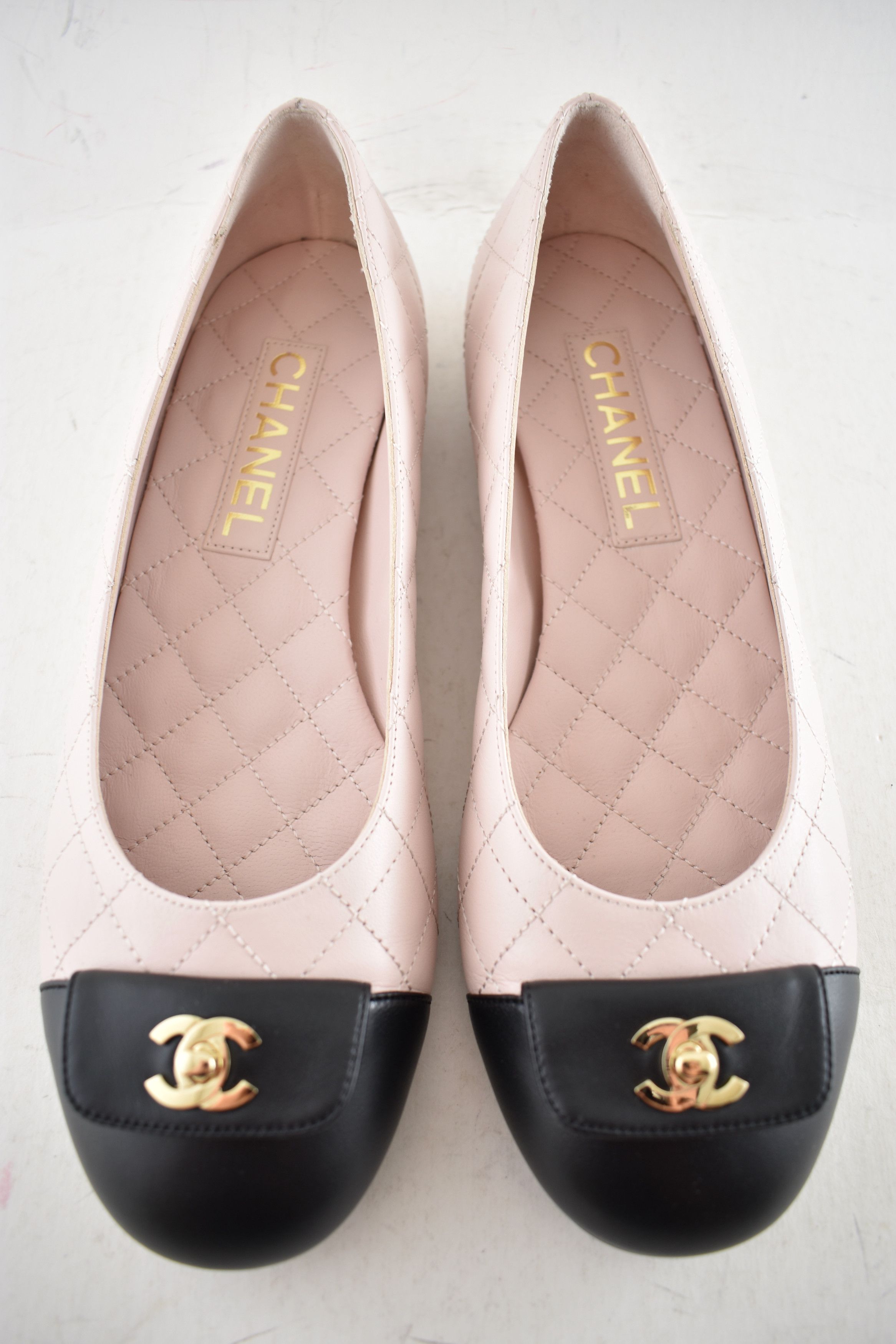 Chanel Chanel 24B Pink Black Turnlock Gold CC Logo Ballet Flat 38 Size US 8 / IT 38 - 1 Thumbnail