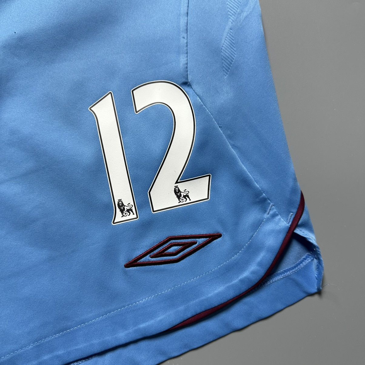 Umbro WEST HAM UMBRO 2008/2009 FOOTBALL HOME SHORTS #12 CARLTON Size US 41 - 3 Thumbnail