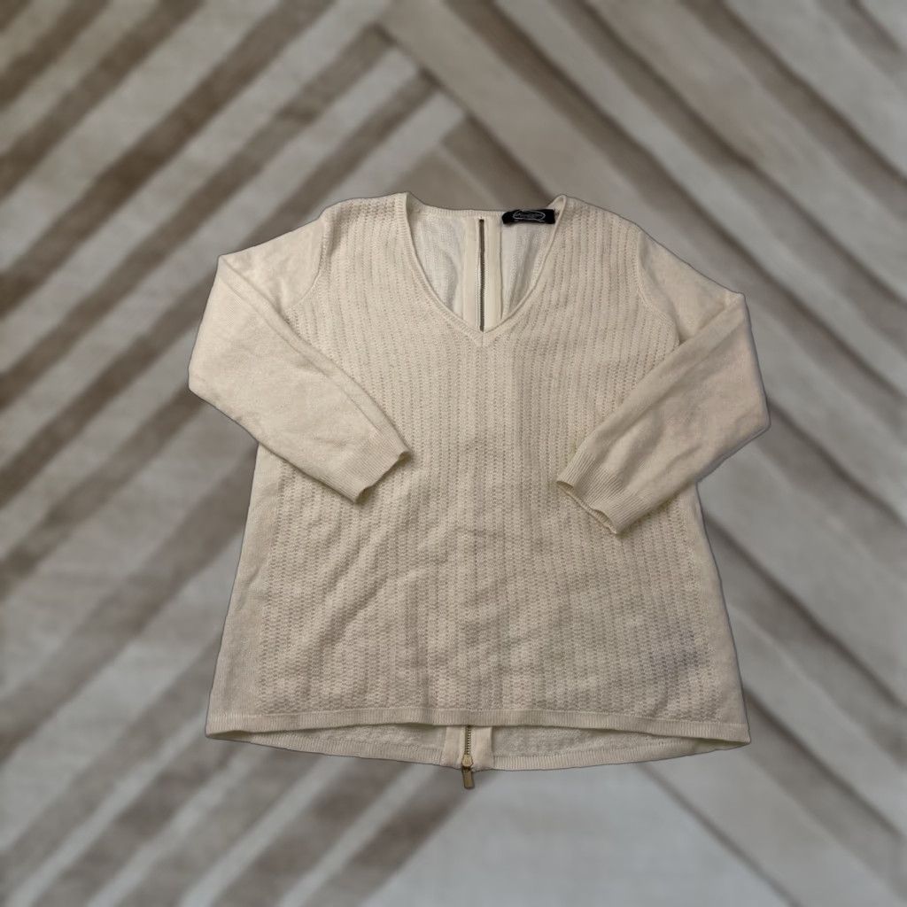 Vintage Magaschoni Womens XS Cashmere V-Neck Sweater Ivory Back Zip 3/4 Sleeve Size XS / US 0-2 / IT 36-38 - 1 Thumbnail