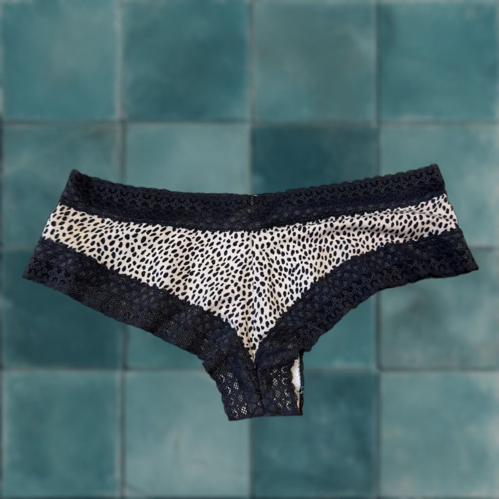 Victoria's Secret Victoria's Secret Panties Underwear Thong Medium Cheetah Leopard Lace Cheeky M Gray Mens Women Girls? Size 32" / US 10 / IT 46 - 1 Thumbnail