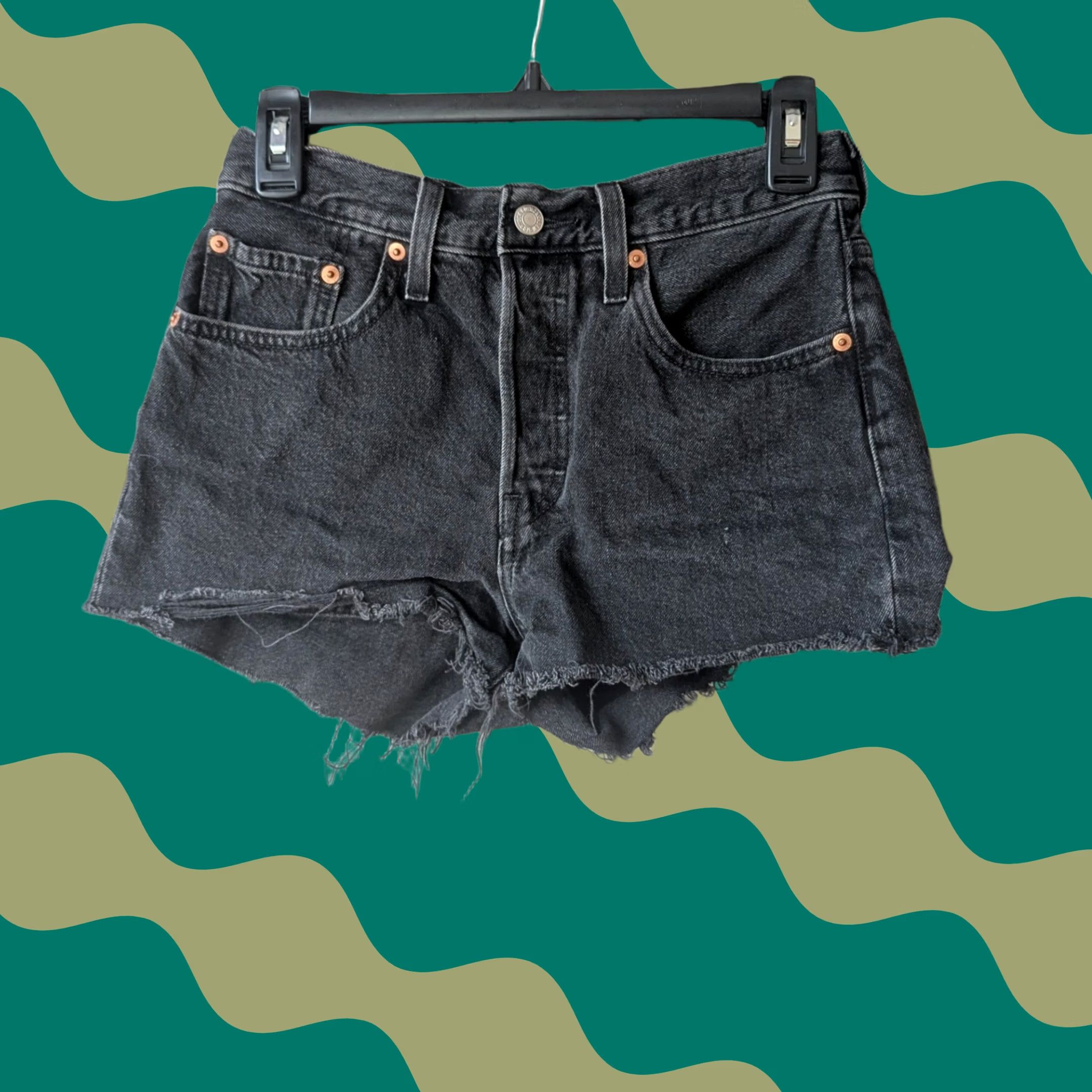Levi's VINTAGE Levi's 501 Original Shorts Black Denim High Rise Raw Hem 25 Casual Womens Grunge 90s Punk Leather Patch Red Tab Top Quality Size 42" / US 20 - 1 Thumbnail