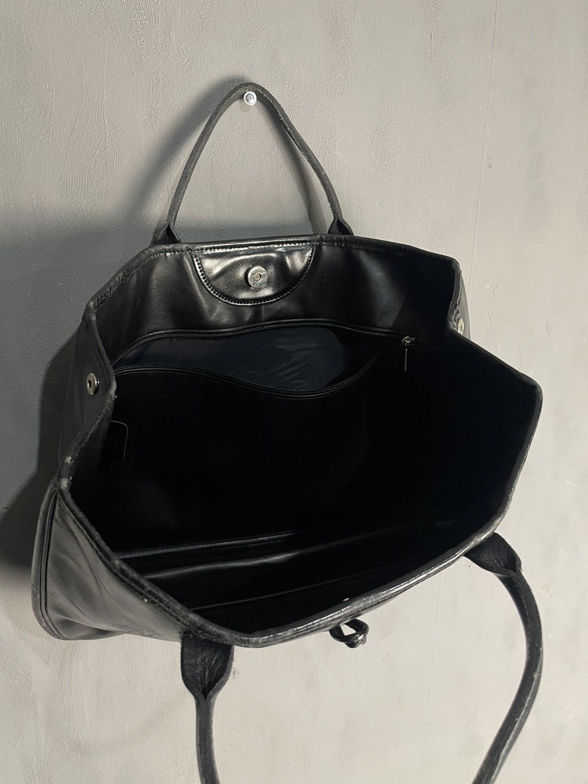 Longchamp LONGCHAMP Large Black Leather Silver Toggle Shoulder Bag EUC Size ONE SIZE - 16 Thumbnail