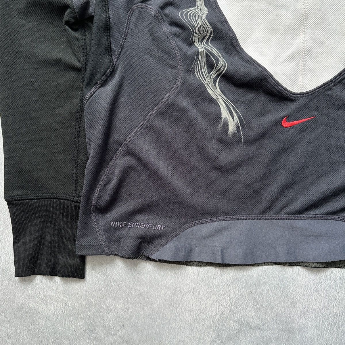 トップス 00s nike sphere technical long sleeve Nike × Streetwear × Vintage 2000s Nike Sphere by Tony Spackman