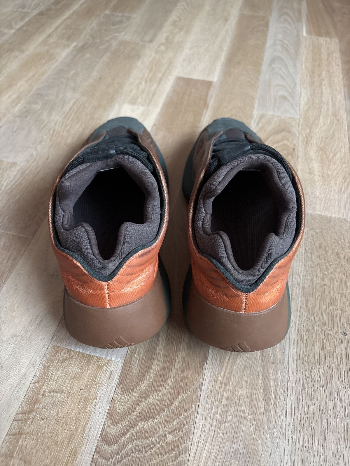 Adidas × Yeezy Yeezy 700 v3 copper fade Size US 11 / EU 44 - 4 Thumbnail