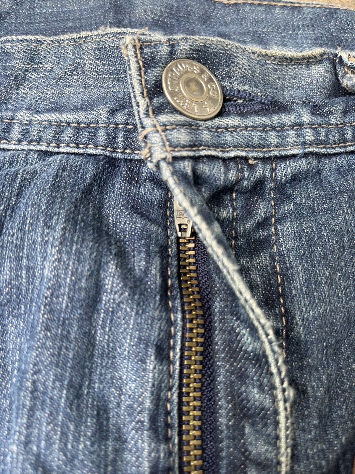 Levi's VINTAGE LEVIS JEANS DISTRESSED PUNK STYLE Size US 36 / EU 52 - 8 Thumbnail