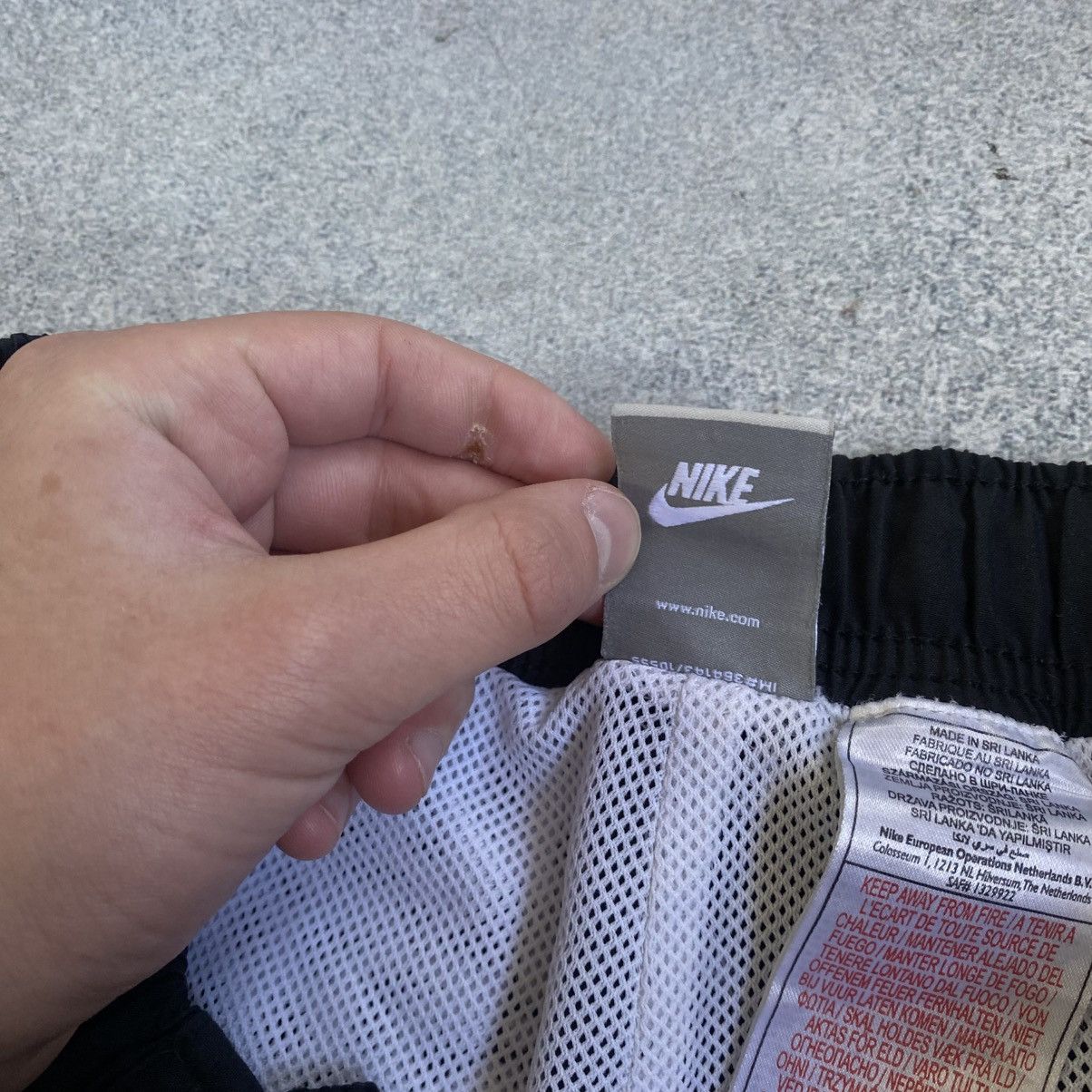 Nike Vintage Nike Track Pants Nylon Baggy Hype Y2K Size US 30 / EU 46 - 7 Thumbnail