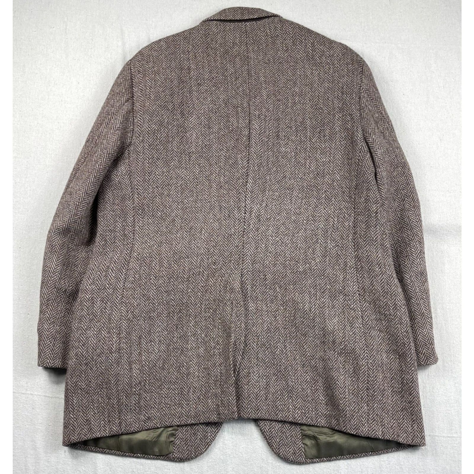 Harris Tweed VINTAGE Harris Tweed Jacket Sport Coat Men 44 Brown Wool Herringbone 2-Button Notch Lapel Regular Fit Size US S / EU 44-46 / 1 - 2 Thumbnail
