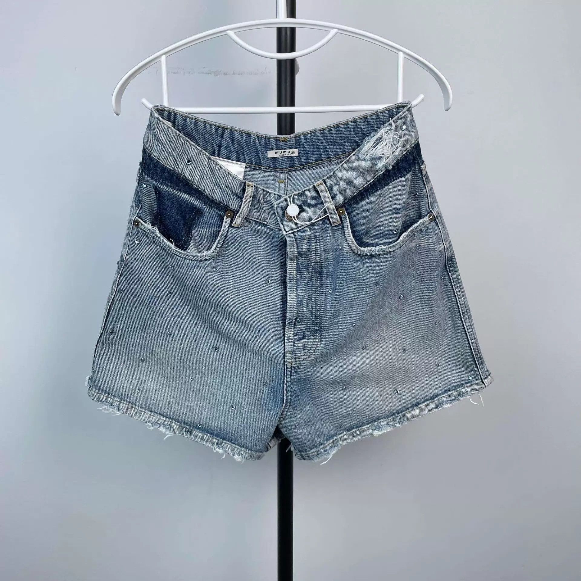 Miu Miu Miu Miu 95 New Denim Short Full Crystal Chip Size 25" / US 0 / IT 36 - 1 Thumbnail
