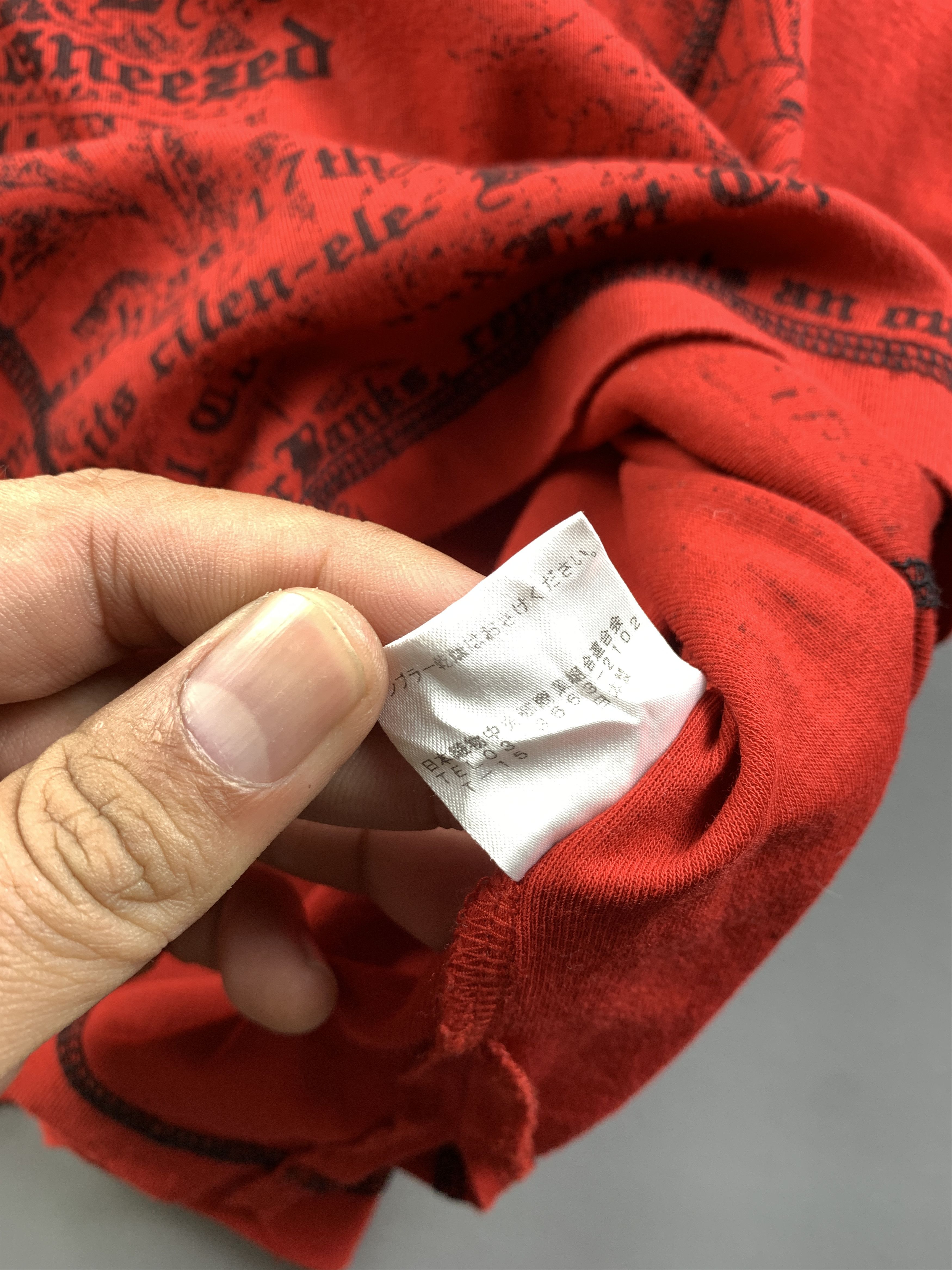 Japanese Brand 2000s Gardenia Red Contrast Sigilism Poem Crop Fit Tee (M) Size M / US 6-8 / IT 42-44 - 11 Thumbnail