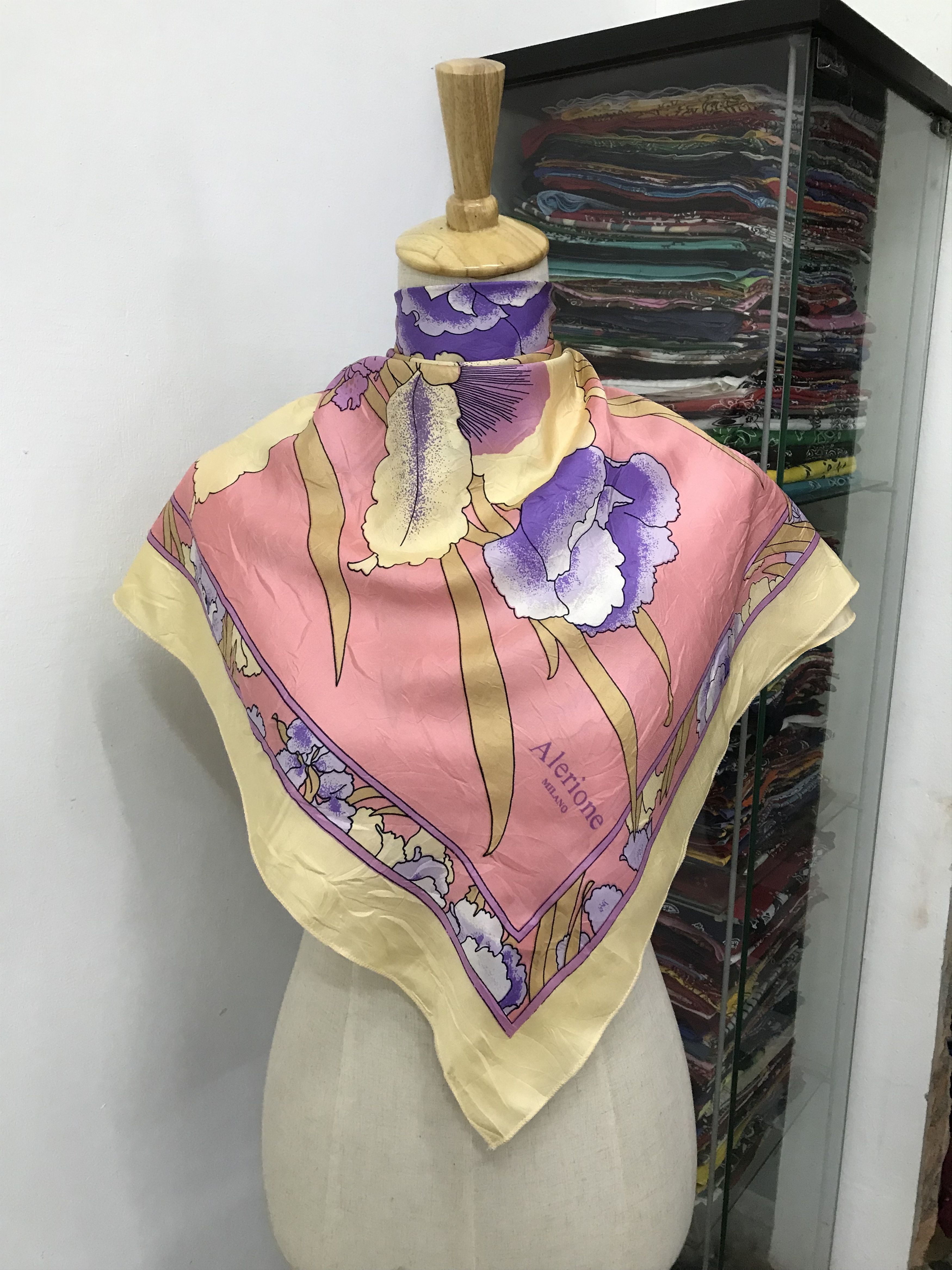 Vintage Vintage Milano Silk Scarf Size ONE SIZE - 1 Thumbnail