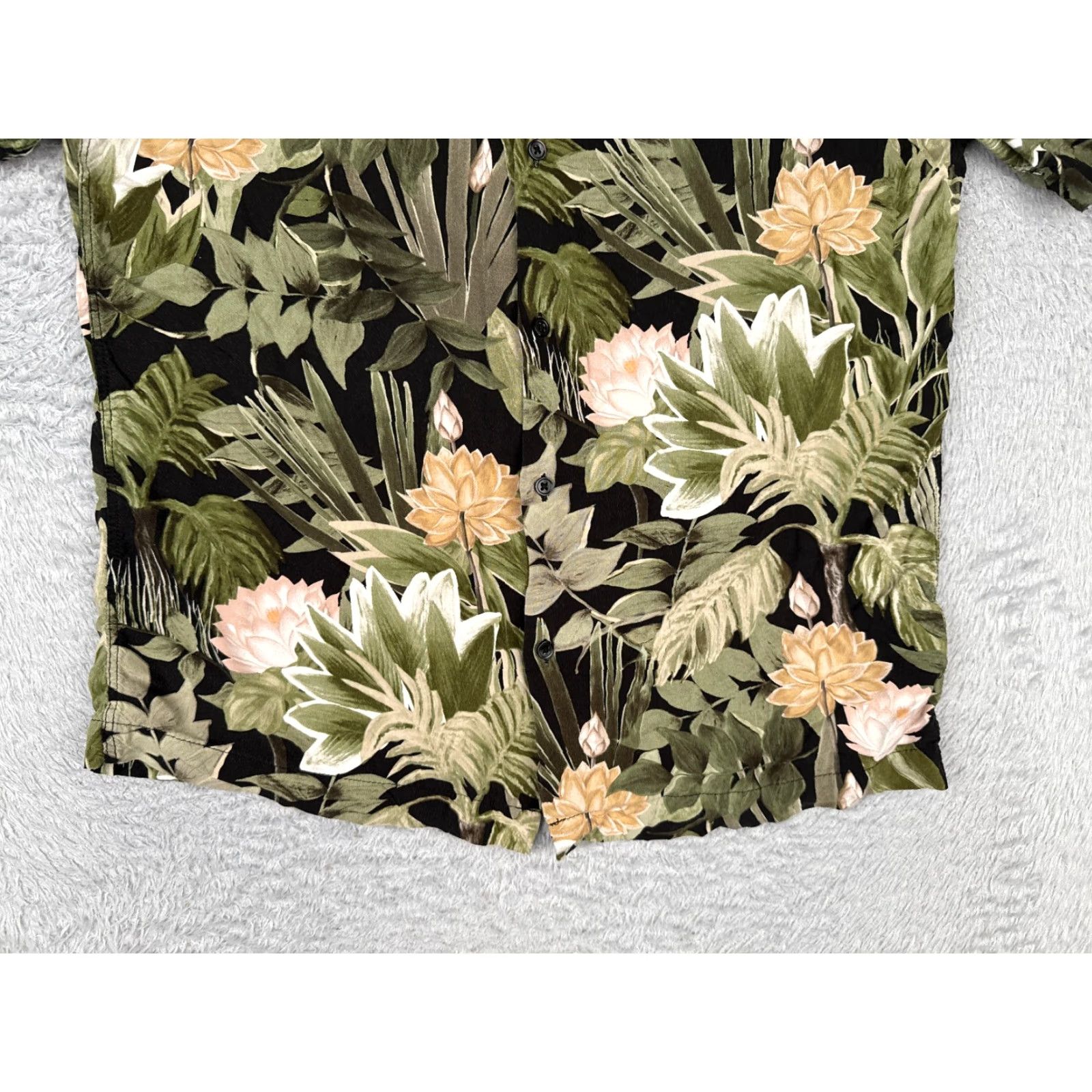 H&M H&M Shirt Men Black Floral Leaf Button-Up 100% Rayon Hawaiian L Adult Casual Shirt Size US L / EU 52-54 / 3 - 5 Thumbnail