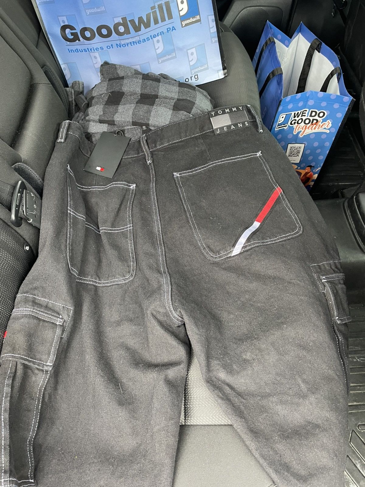 Tommy Hilfiger Vintage Tommy Hilfiger Cargo Denim Size US 32 / EU 48 - 2 Thumbnail