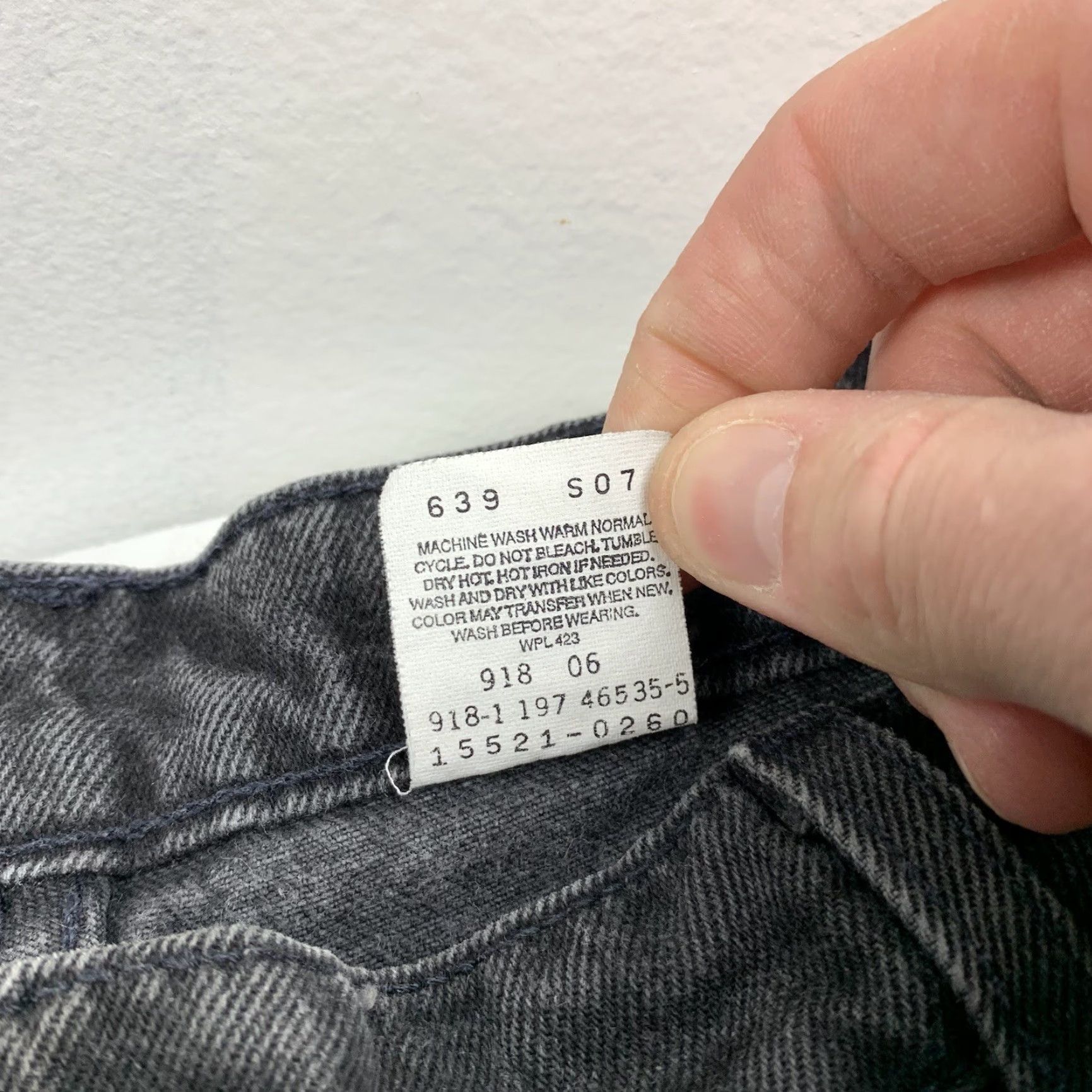 Levi's VINTAGE Levi's 521 Jeans Womens 18 Short Black High Waist Tapered Leg 90s USA Classic American Jeans Womens Size 40" / US 18 - 6 Thumbnail