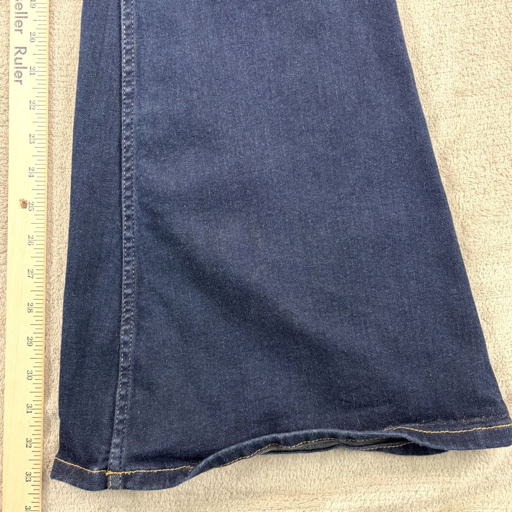 Wrangler VINTAGE? No — Wrangler ForeverFit Trumpet Flare Jeans Women Small 24x33 Medium Wash Size 28" / US 6 / IT 42 - 7 Thumbnail