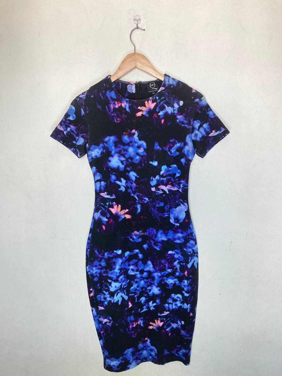 McQ Alexander McQueen McQ Alexander Mcqueen 2015 Floral Bodycon Midi Dress Size M / US 6-8 / IT 42-44 - 1 Thumbnail