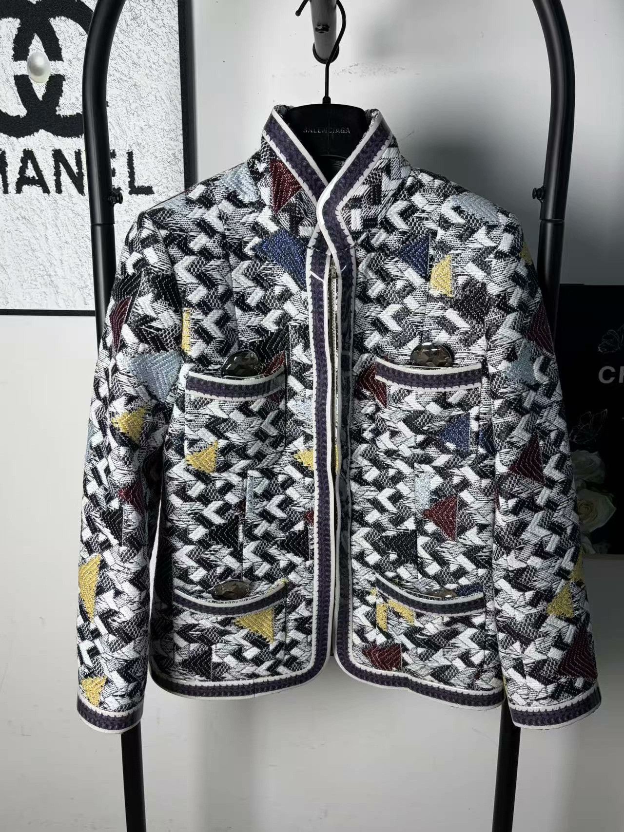 Chanel Chanel White Coat L Women Size L / US 10 / IT 46 - 1 Thumbnail