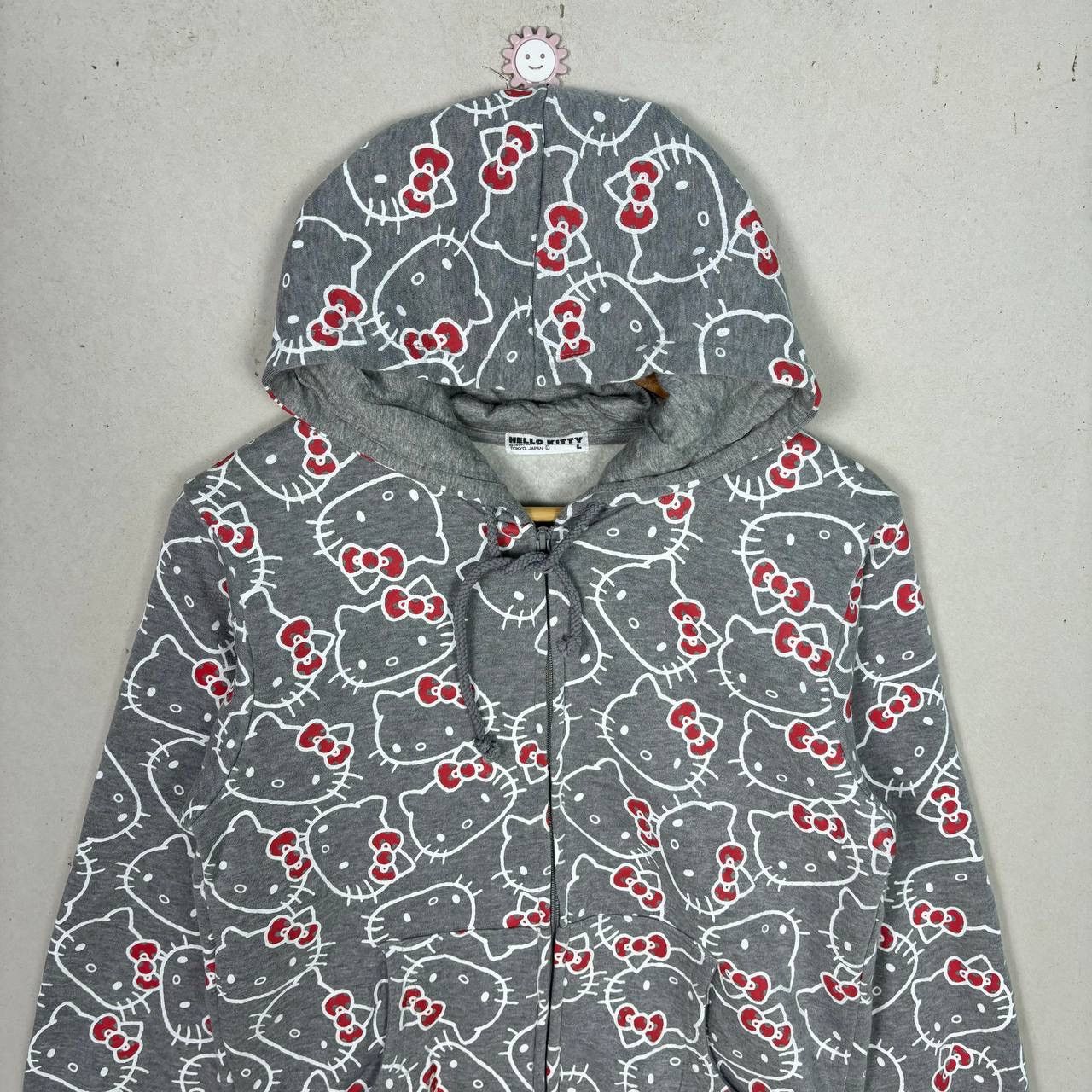 Anime VINTAGE HELLO KITTY OVERPRINT HOODIE FULL ZIPPER GREY L Size US L / EU 52-54 / 3 - 3 Thumbnail