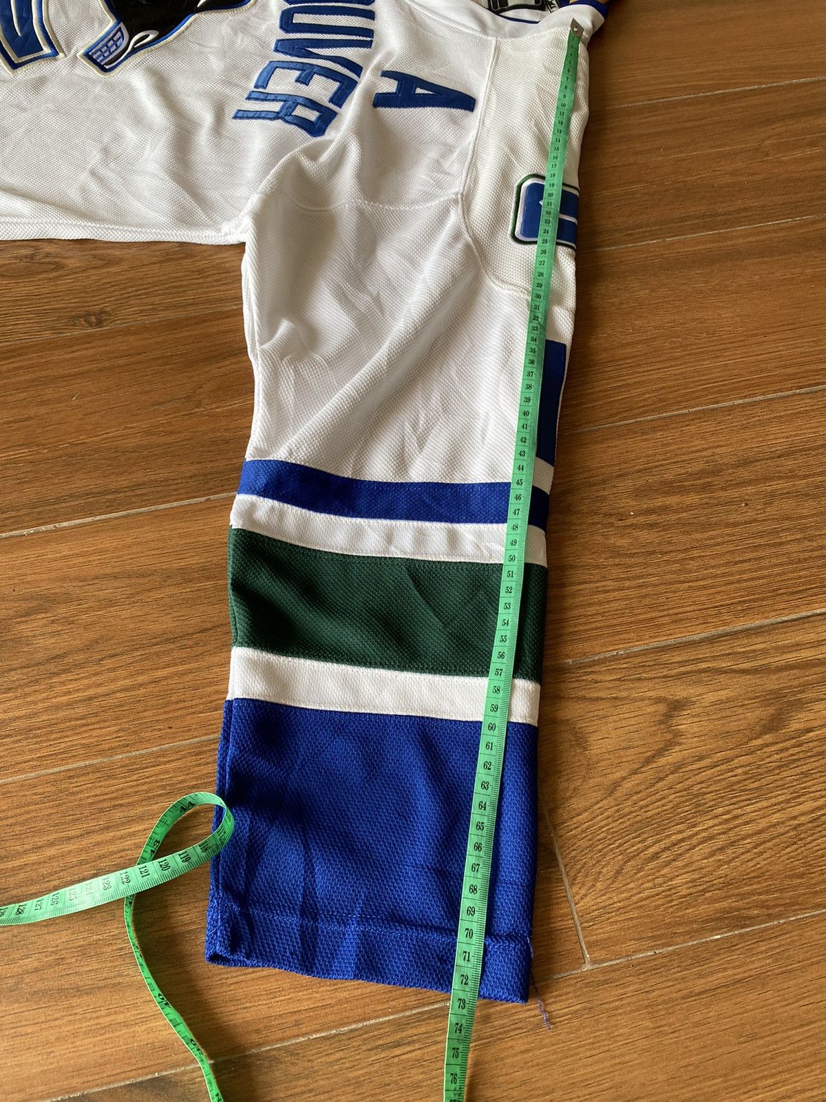 NHL Vancouver Canucks Reebok CCM Hockey Jersey Size. L Size US XL / EU 56 / 4 - 9 Thumbnail