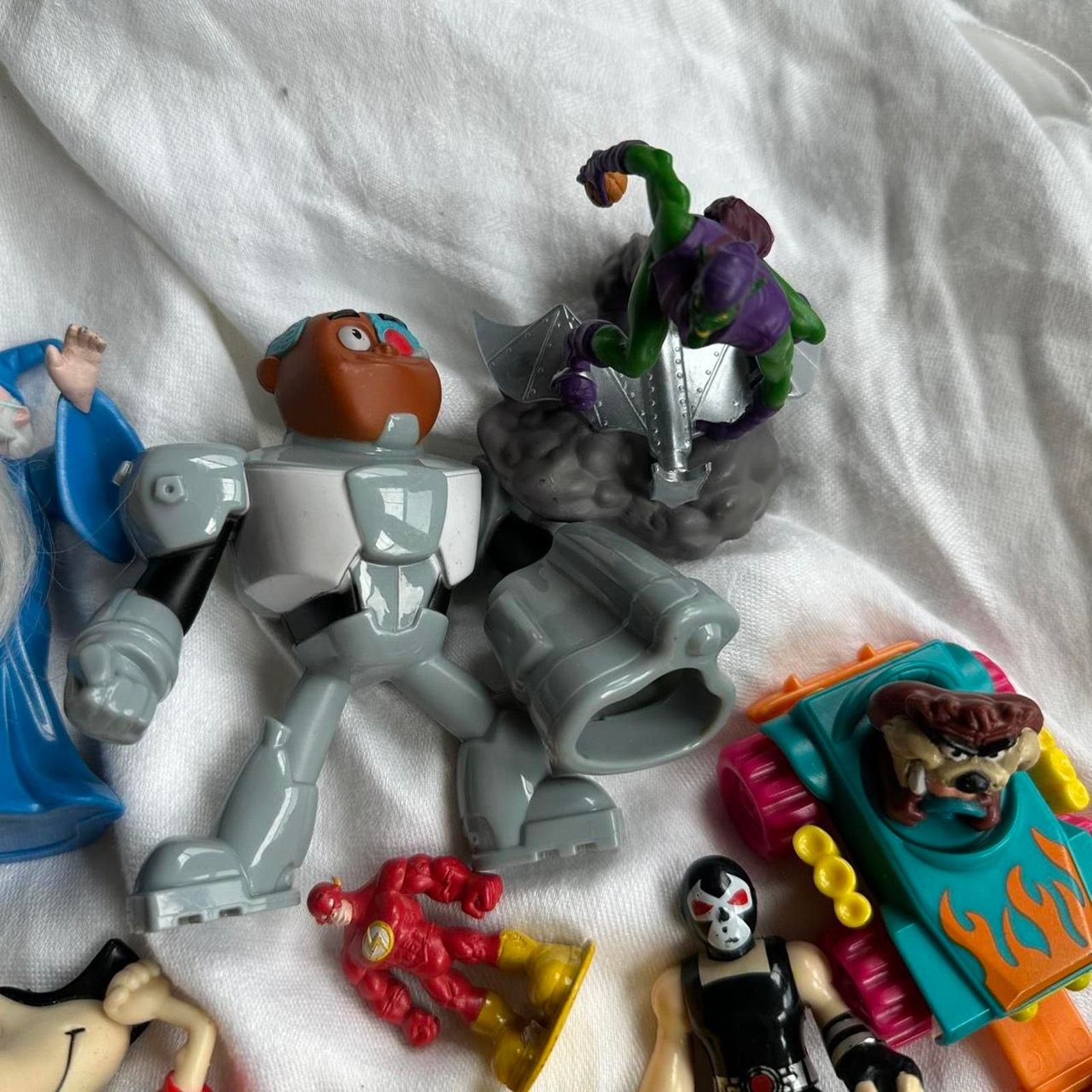 Vintage Vintage 90s Disney Marvel DC Plastic Toy Figure Lot Bundle Size ONE SIZE - 6 Thumbnail