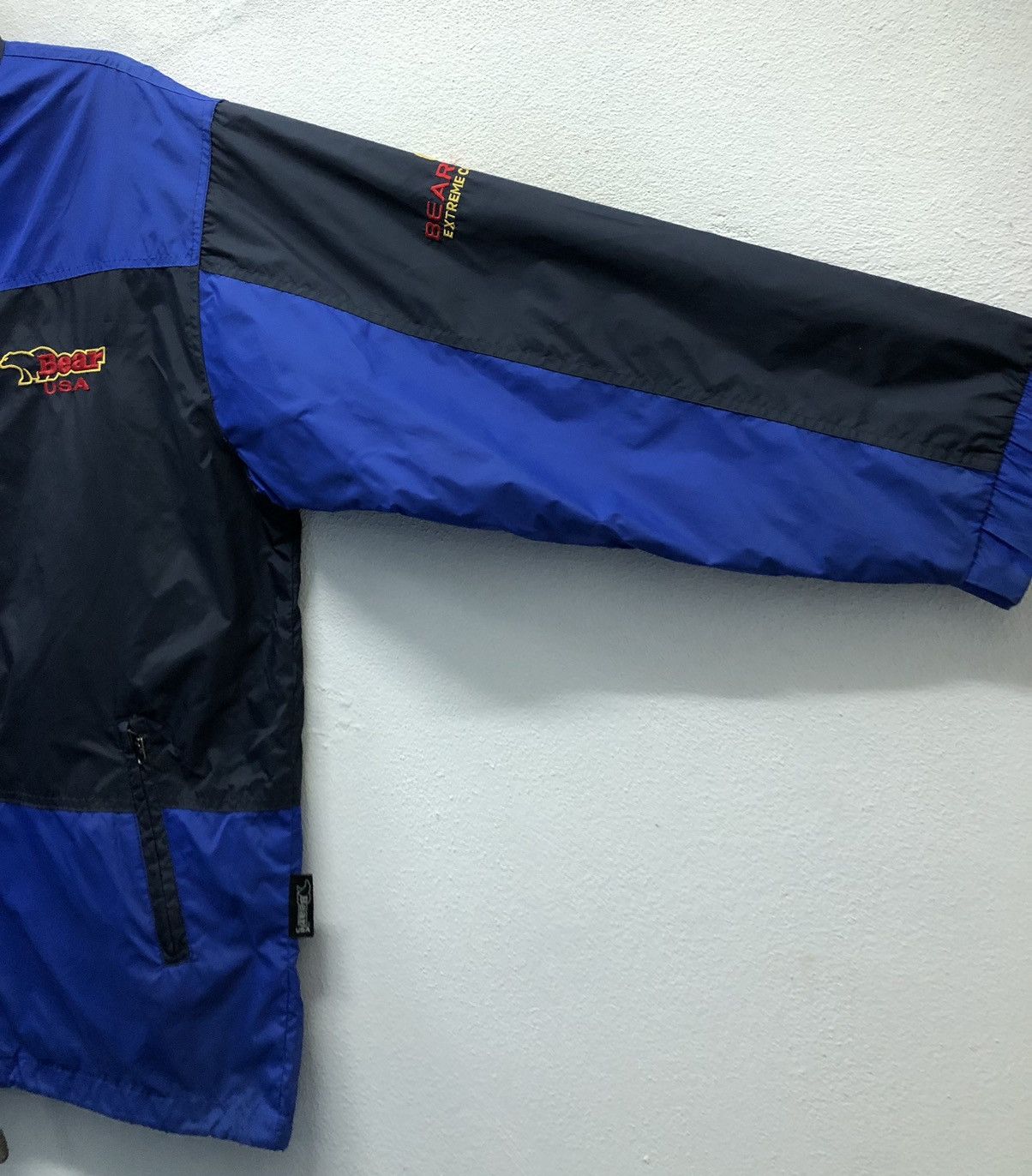 Vintage Vintage Bear USA Windbreaker Jacket Medium Blue Black Nylon Size US M / EU 48-50 / 2 - 5 Thumbnail