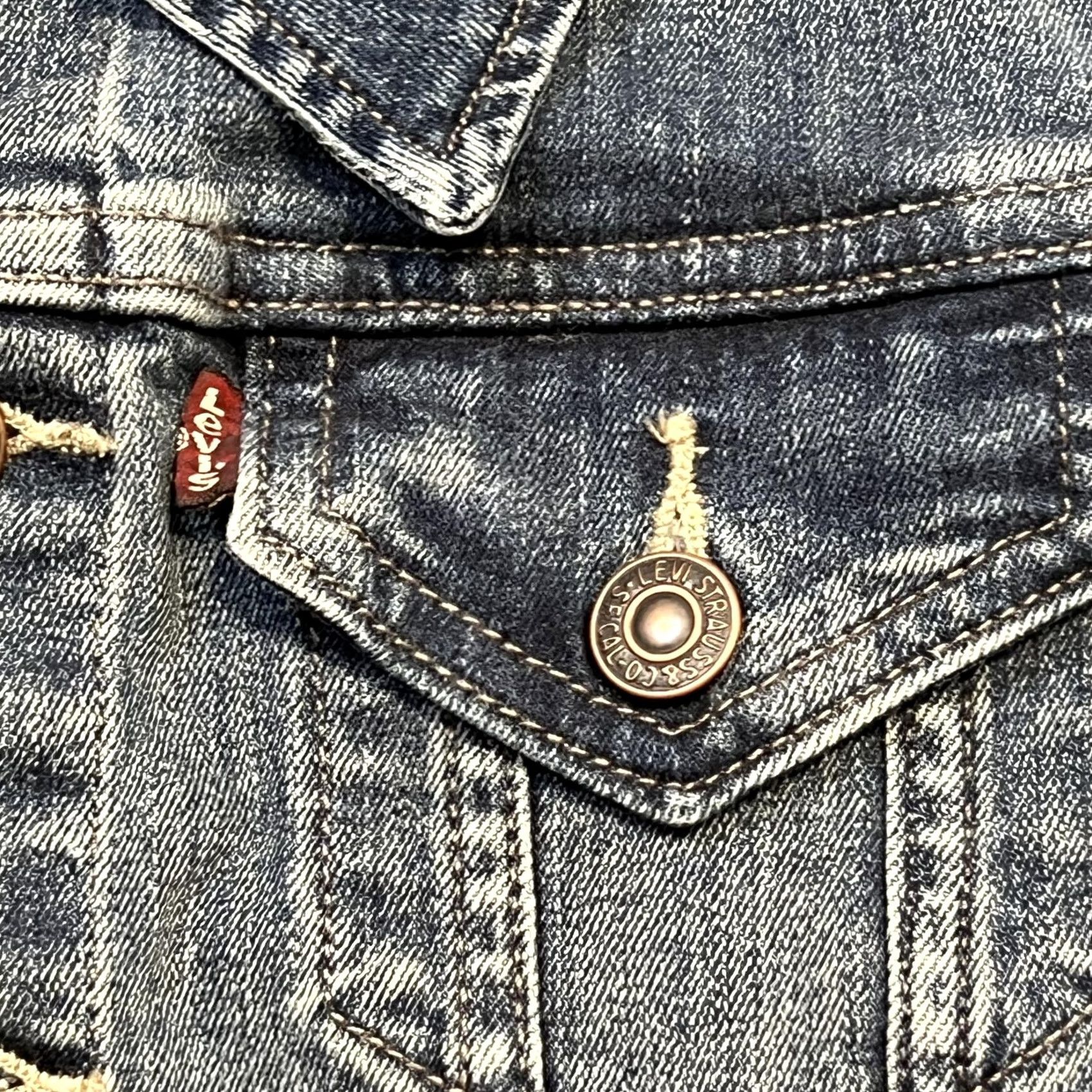 Levi's VINTAGE Levis Denim Vest Womens Small Sleeveless Trucker Jean Jacket Distressed Western Size 28" / US 6 / IT 42 - 6 Thumbnail