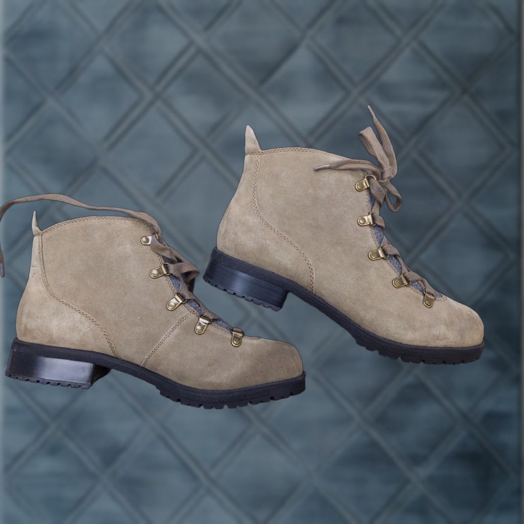 Clarks Clarks Faralyn Alpha Womens Boots Taupe Suede Ankle Lace Up 11W 42.5 UK8.5 Casual Fall Size US 11 / IT 41 - 1 Thumbnail