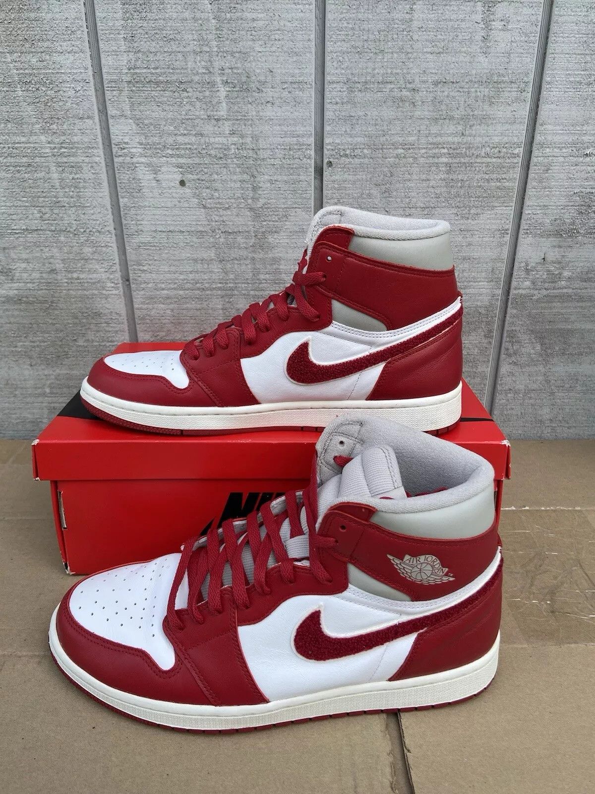 Nike Jordan 1 High Varsity Red Chenille DJ4891-061 Women 12/10.5M Size US 12 / IT 42 - 2 Thumbnail