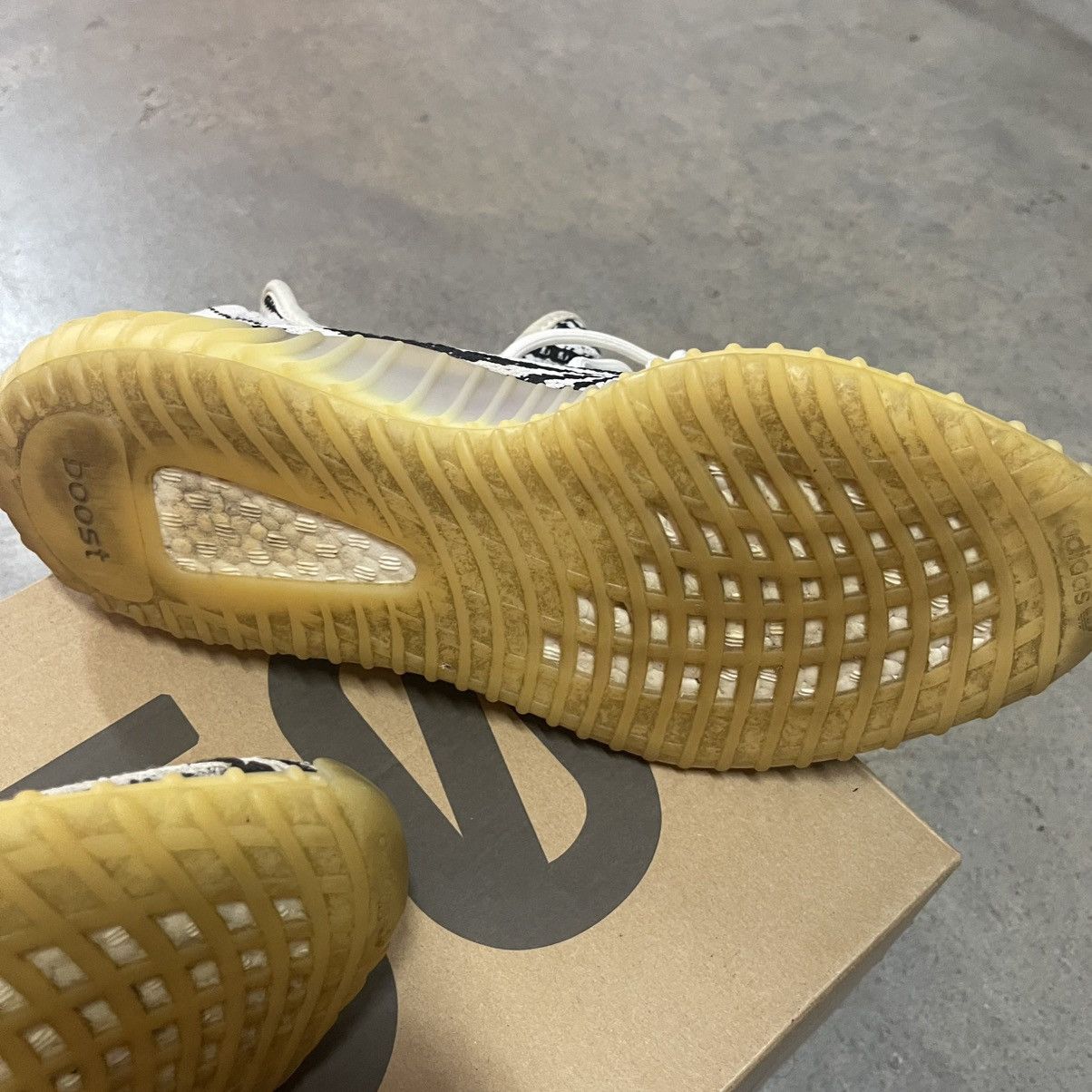 Other Yeezy 350 zebra size 9 Size US 9 / EU 42 - 8 Thumbnail