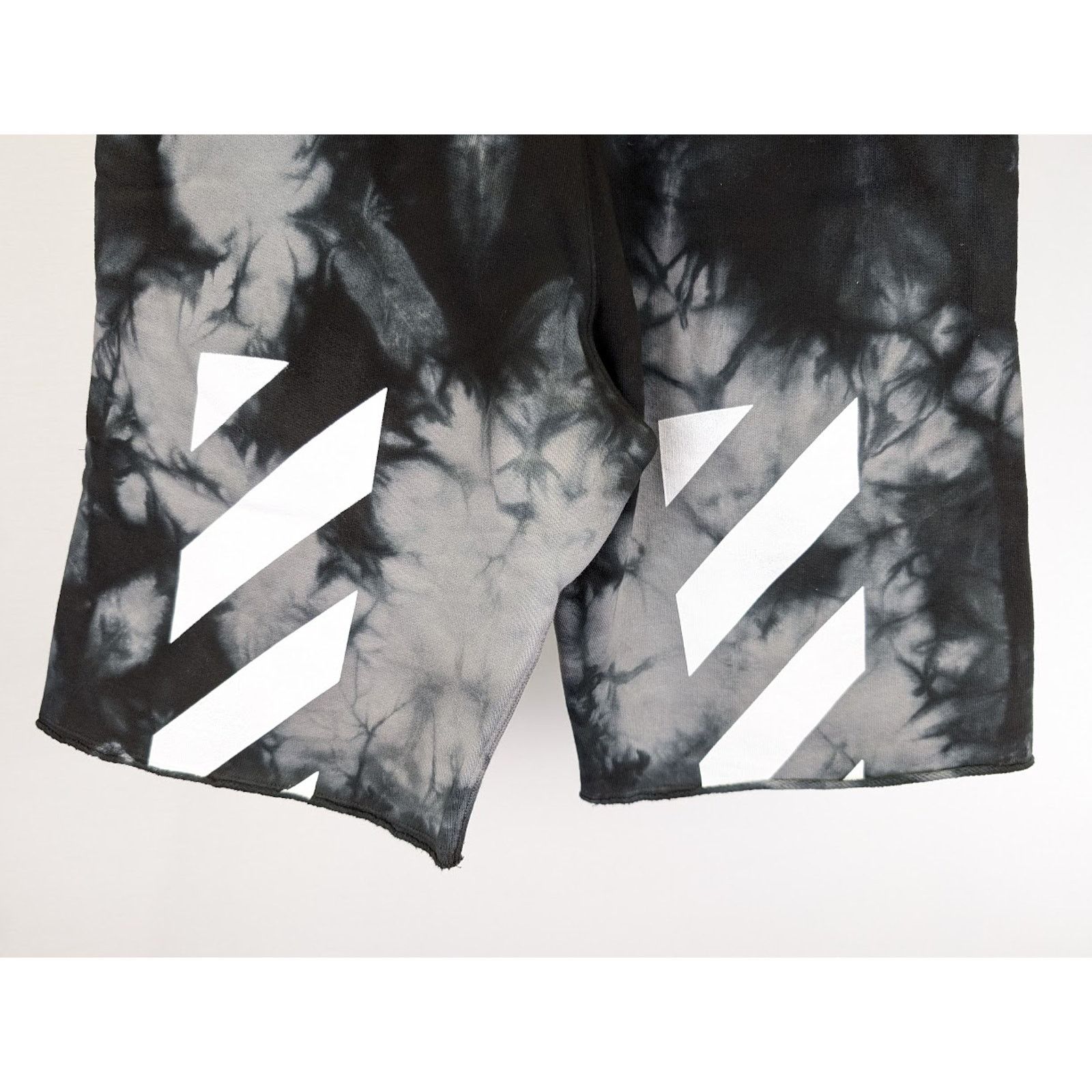 Off-White o1rshd1 Diag Tie Dye Sweatshorts in Warm Grey White M Size US 32 / EU 48 - 16 Thumbnail
