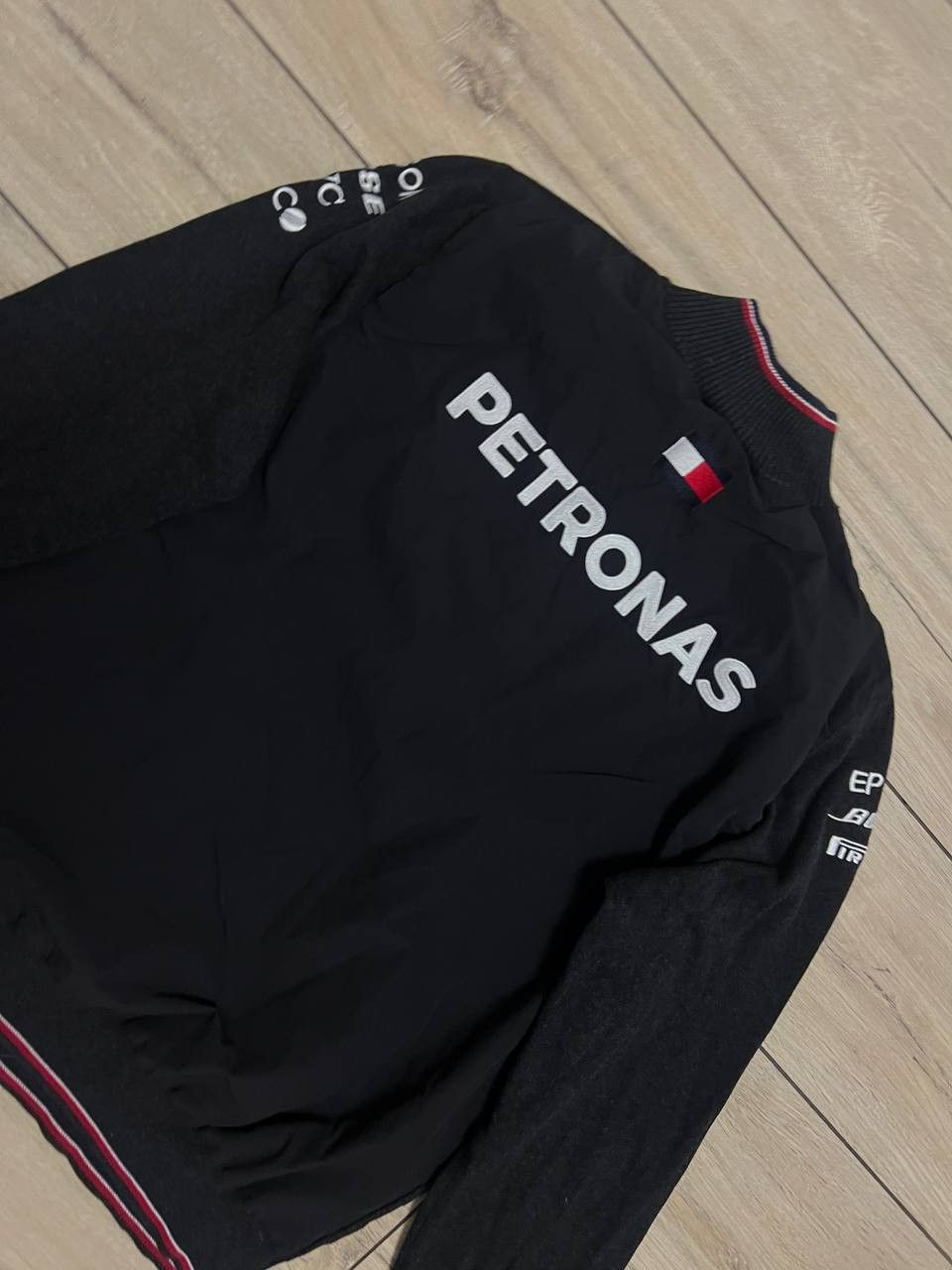 Formula 1 × Mercedes-Benz Mercedes AMG Petronas Racing F1 Jacket 1/4 Zip XL pullover Size US XL / EU 56 / 4 - 9 Thumbnail