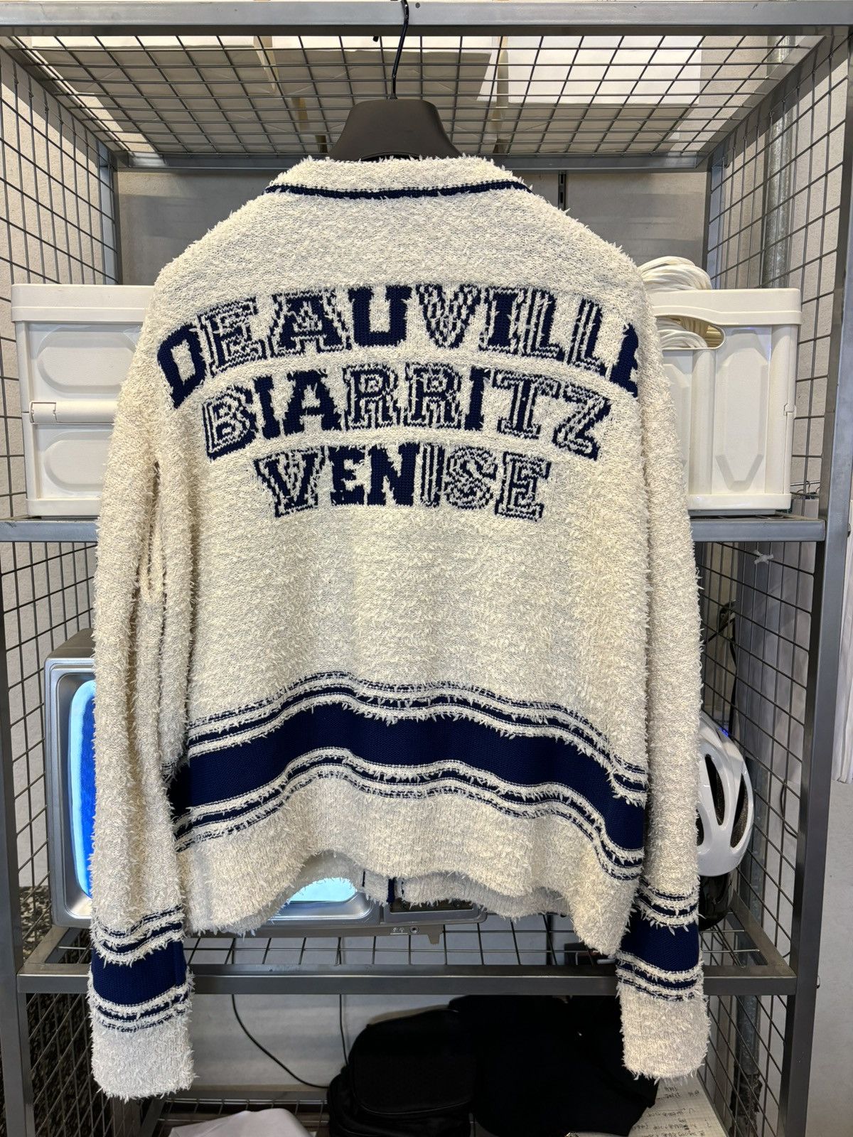 Chanel SS19 super oversized varsity CC logo cropped cardigan Size US M / EU 48-50 / 2 - 2 Thumbnail