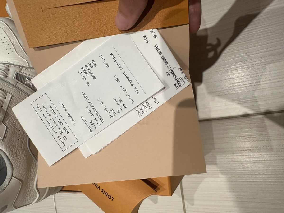 Louis Vuitton Louis Vuitton White & Grey ‘LV Sneaker’ Size US 7 / EU 40 - 3 Thumbnail