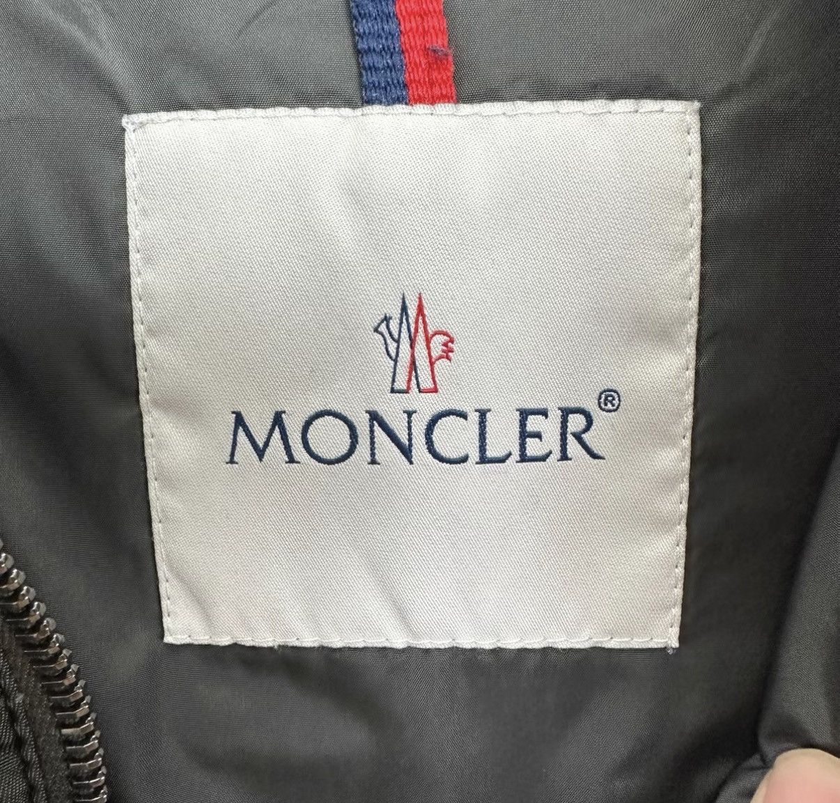 Moncler Moncler Army Green Waist Hooded Sleeve Logo Down Jacket K12 Size XS / US 0-2 / IT 36-38 - 4 Thumbnail