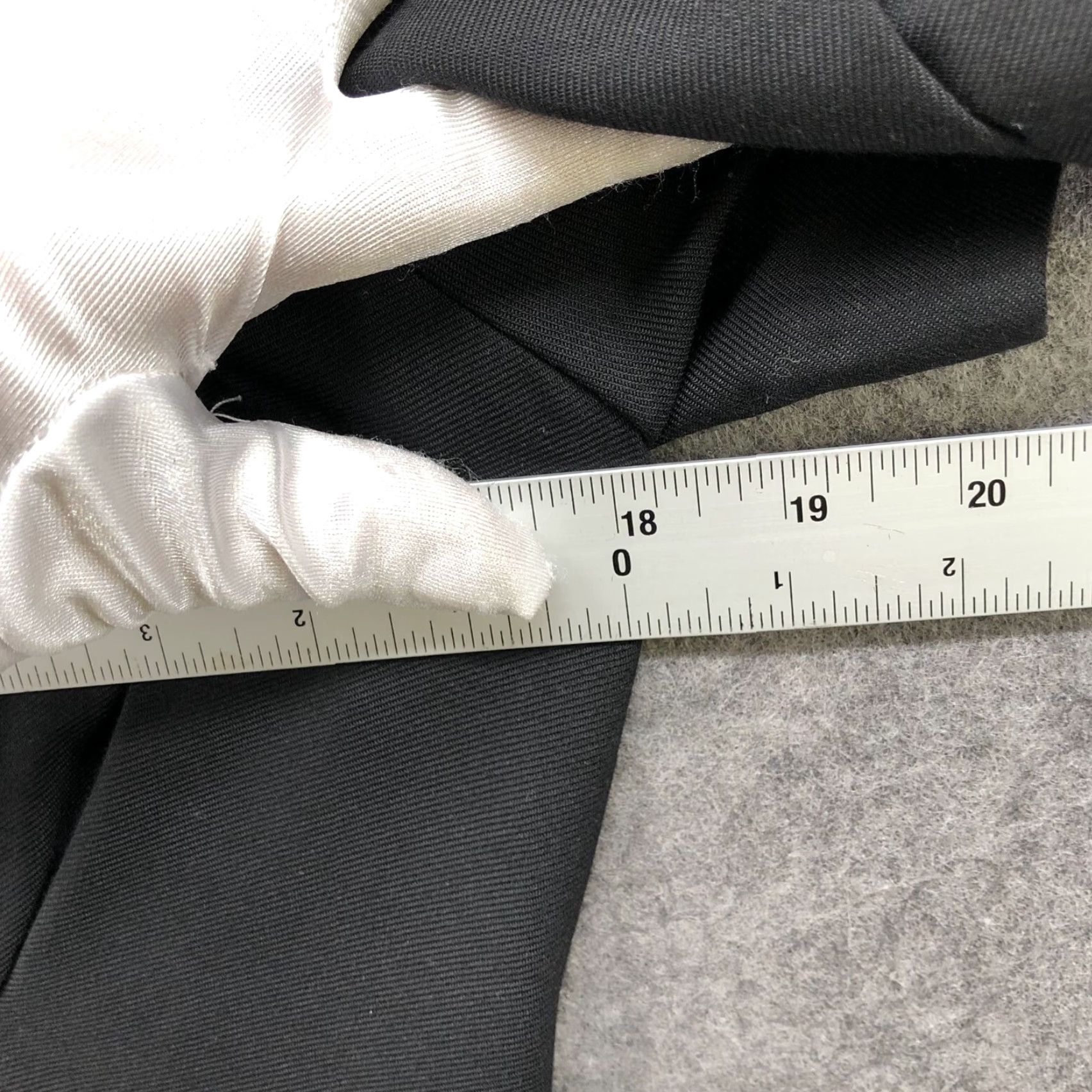 French Connection French Connection Romper Dress Black Short Sleeve V-Neck Pleated Puff Sleeve Wide-Leg 8 Women Size 30" / US 8 / IT 44 - 7 Thumbnail