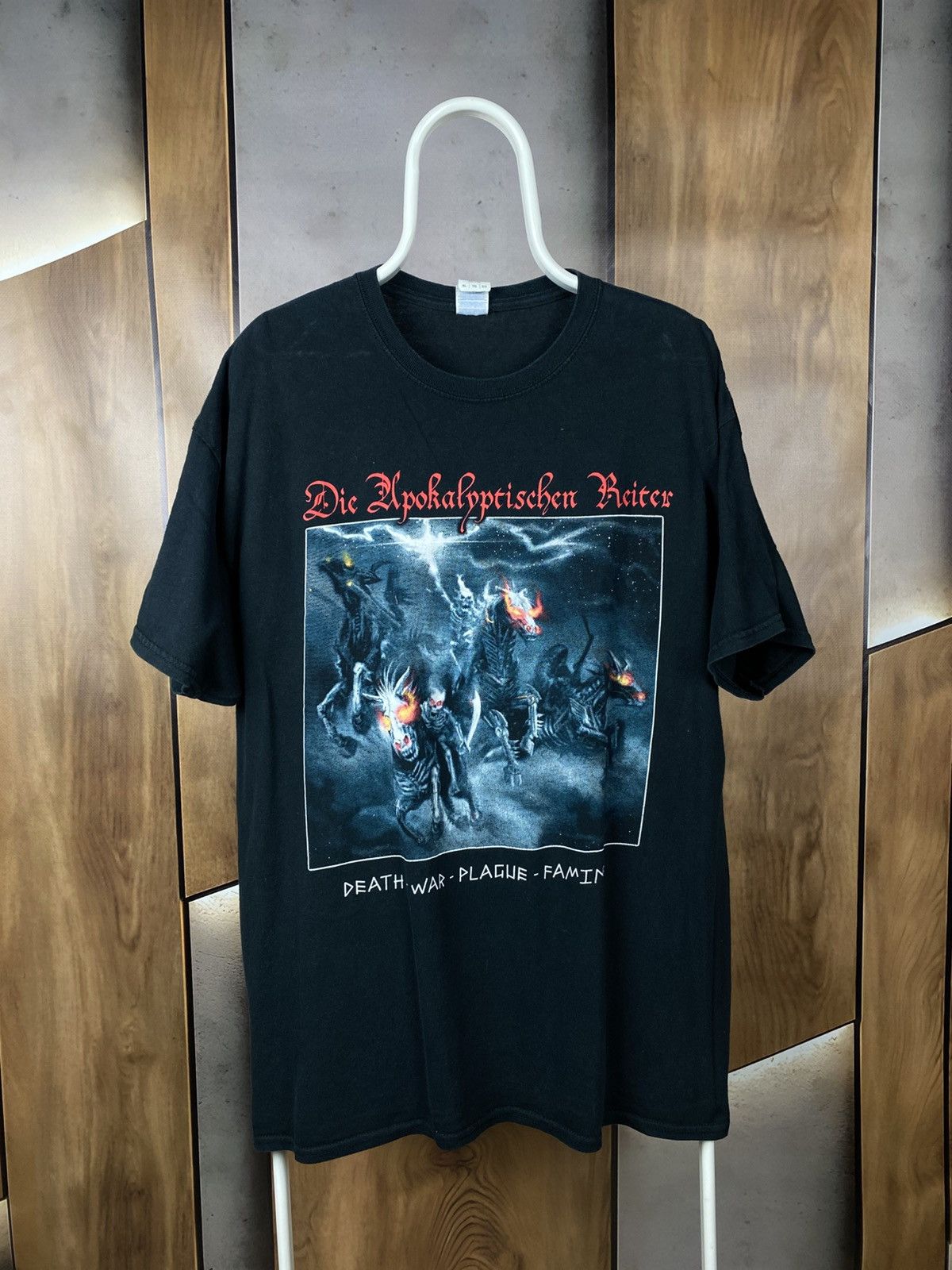 Band Tees 🎸Vintage T-Shirt Die Apokalyptischen Reiter Metal Rock Tee🎸 Size US XL / EU 56 / 4 - 1 Thumbnail