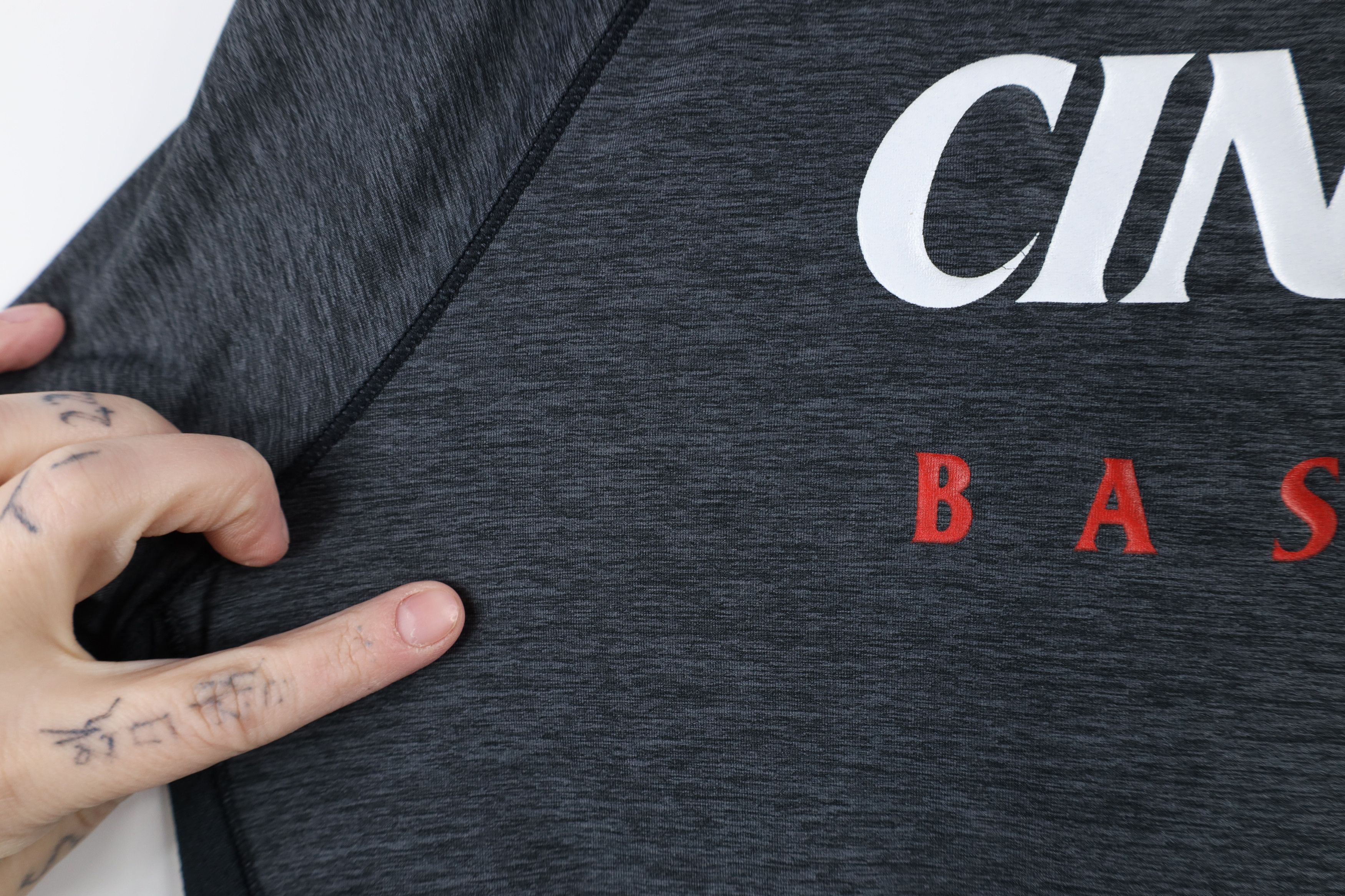 Under Armour × Vintage Under Armour University of Cincinnati Basketball T-Shirt Size US XL / EU 56 / 4 - 7 Thumbnail