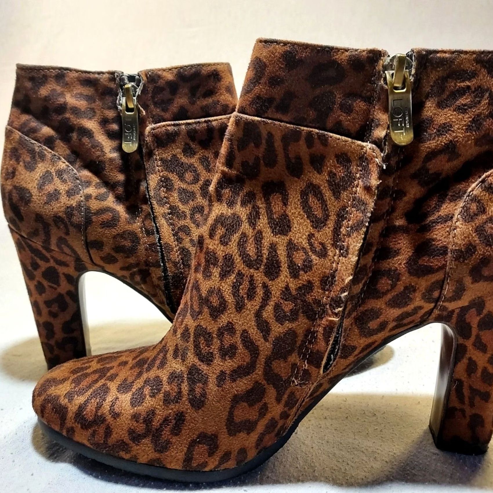 Ann Taylor Ann Taylor LOFT Leopard Ankle Booties Block Heel Zip Shoes Women Leather Ankle Boots Multicolor Animal Print Casual 7M Winter Fall Spring Womens Size US 7 / IT 37 - 4 Thumbnail