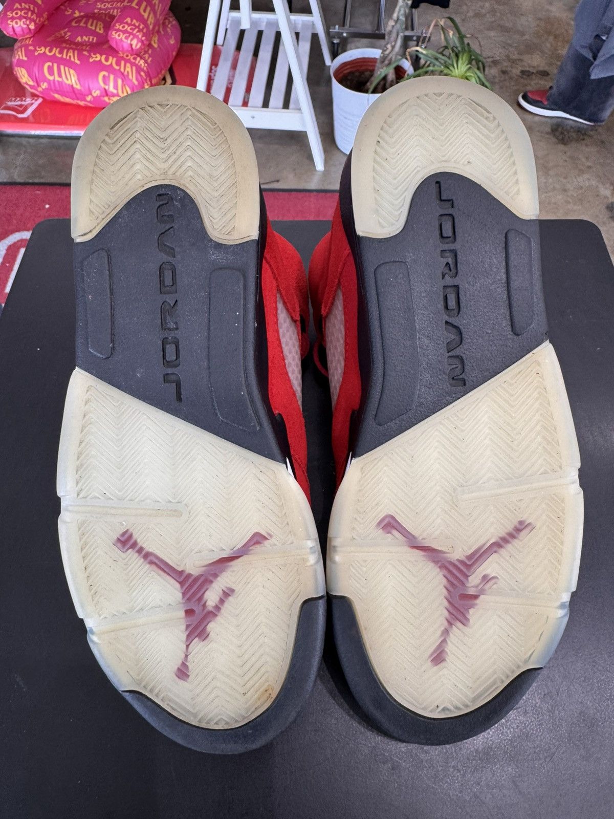 Jordan Brand Air Jordan 5 Raging Bull Size 7Y (2021) Size US 7 / EU 40 - 8 Thumbnail