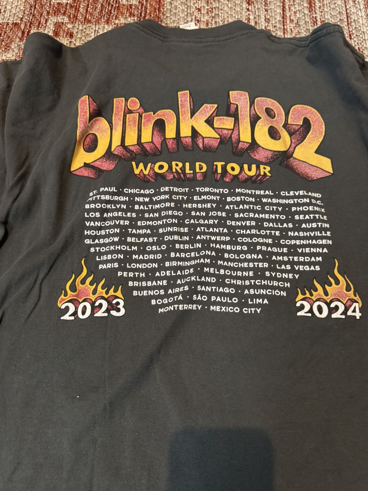 Vintage Blink 182 World Tour Merch 2023 Size 2XL BAND Tee Size US XL / EU 56 / 4 - 3 Thumbnail