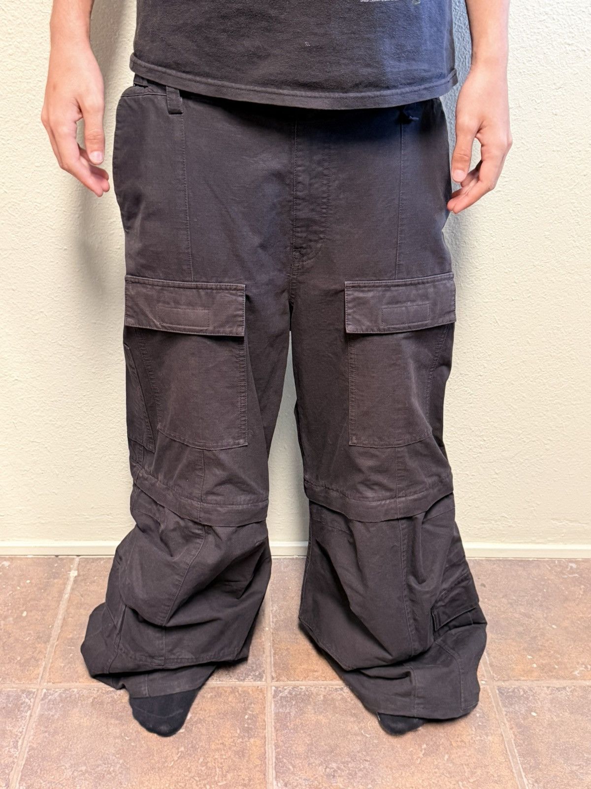 Balenciaga Balenciaga cargo Flared Pants Size US 34 / EU 50 - 1 Thumbnail