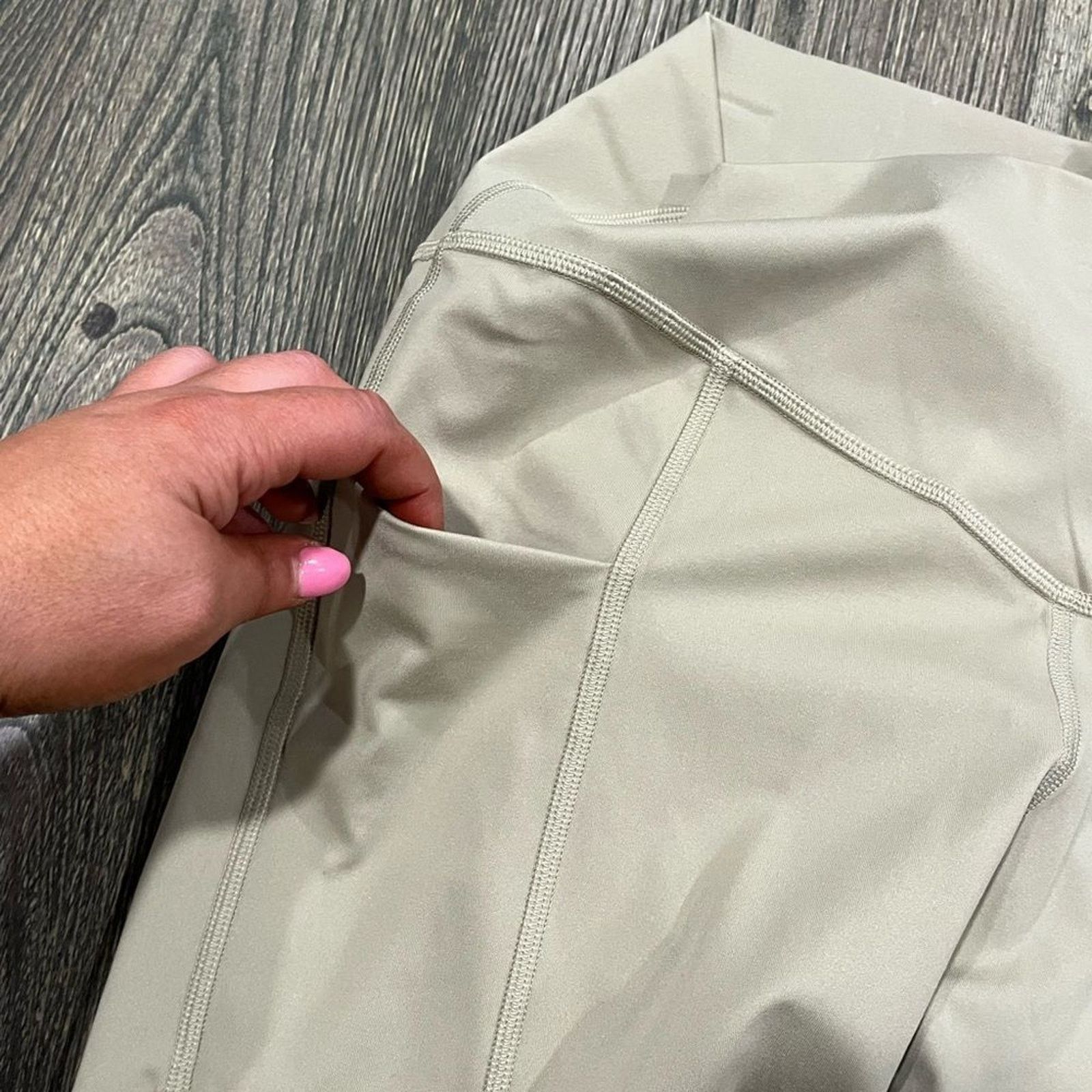 The North Face NWOT The North Face Motivation High-Rise Pocket Shorts 9" Size 28" / US 6 / IT 42 - 5 Thumbnail