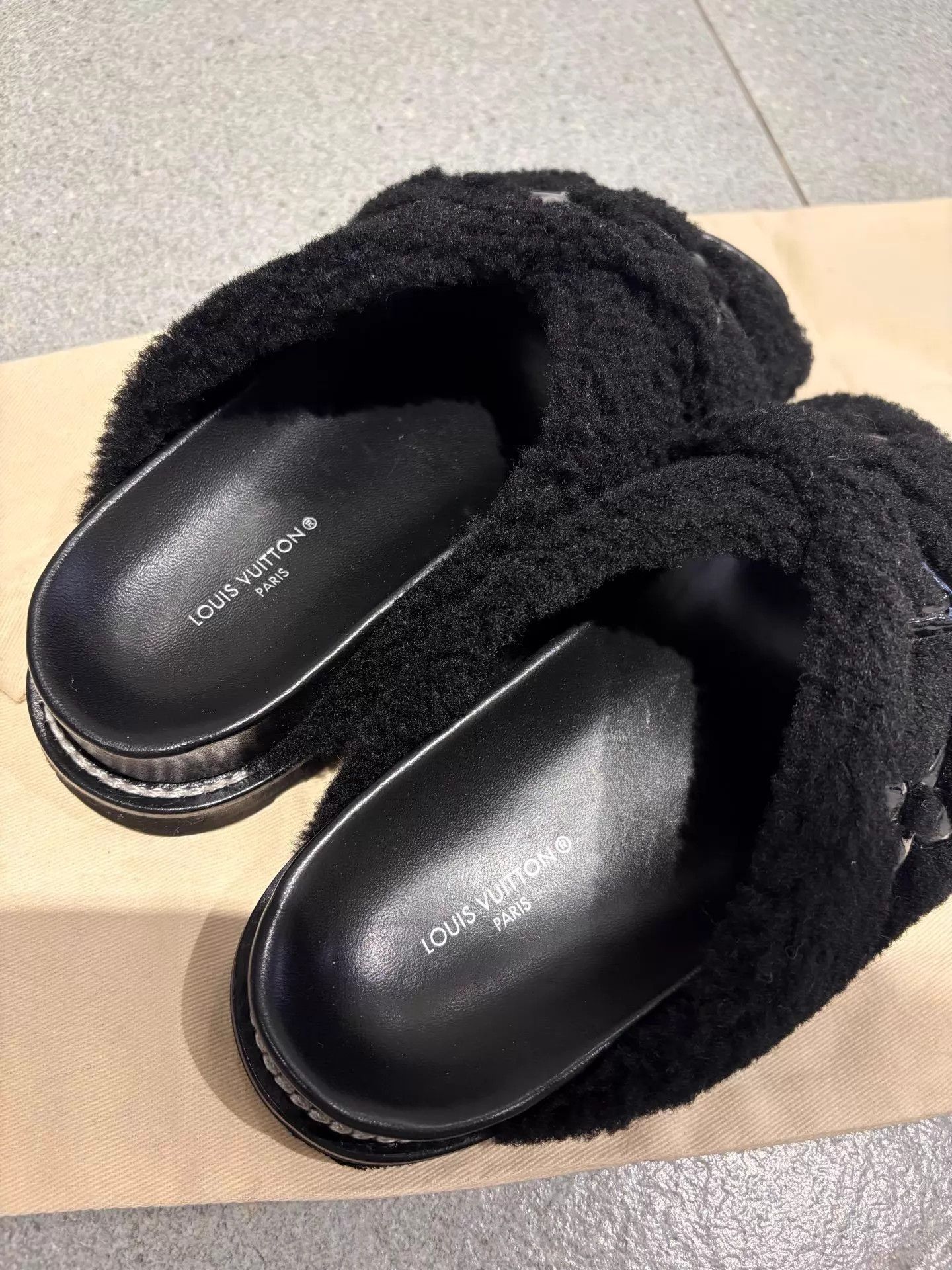 Louis Vuitton LV Teddy Fur Black Full Monogram Slippers 99 New Size 36 Size US 5.5 / IT 35.5 - 5 Thumbnail