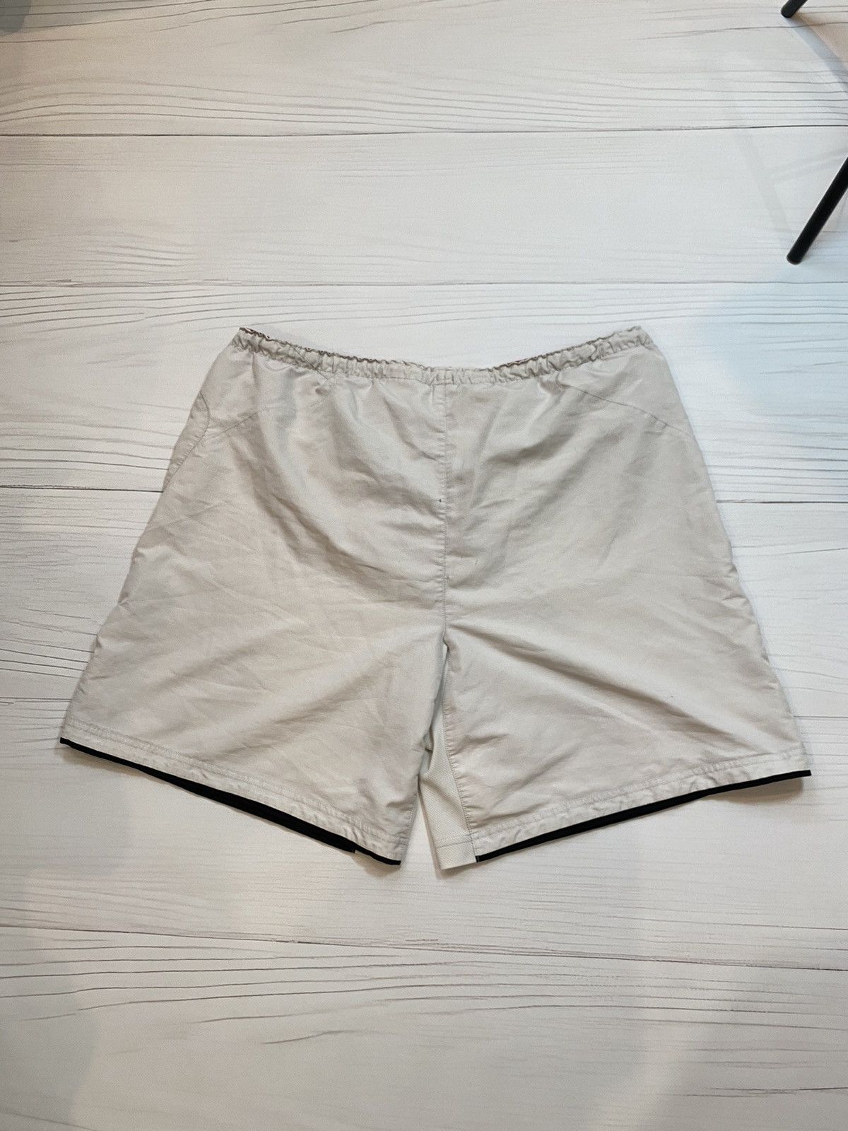 Nike Vintage Manchester United soccer jester football y2k shorts Size US 34 / EU 50 - 2 Thumbnail