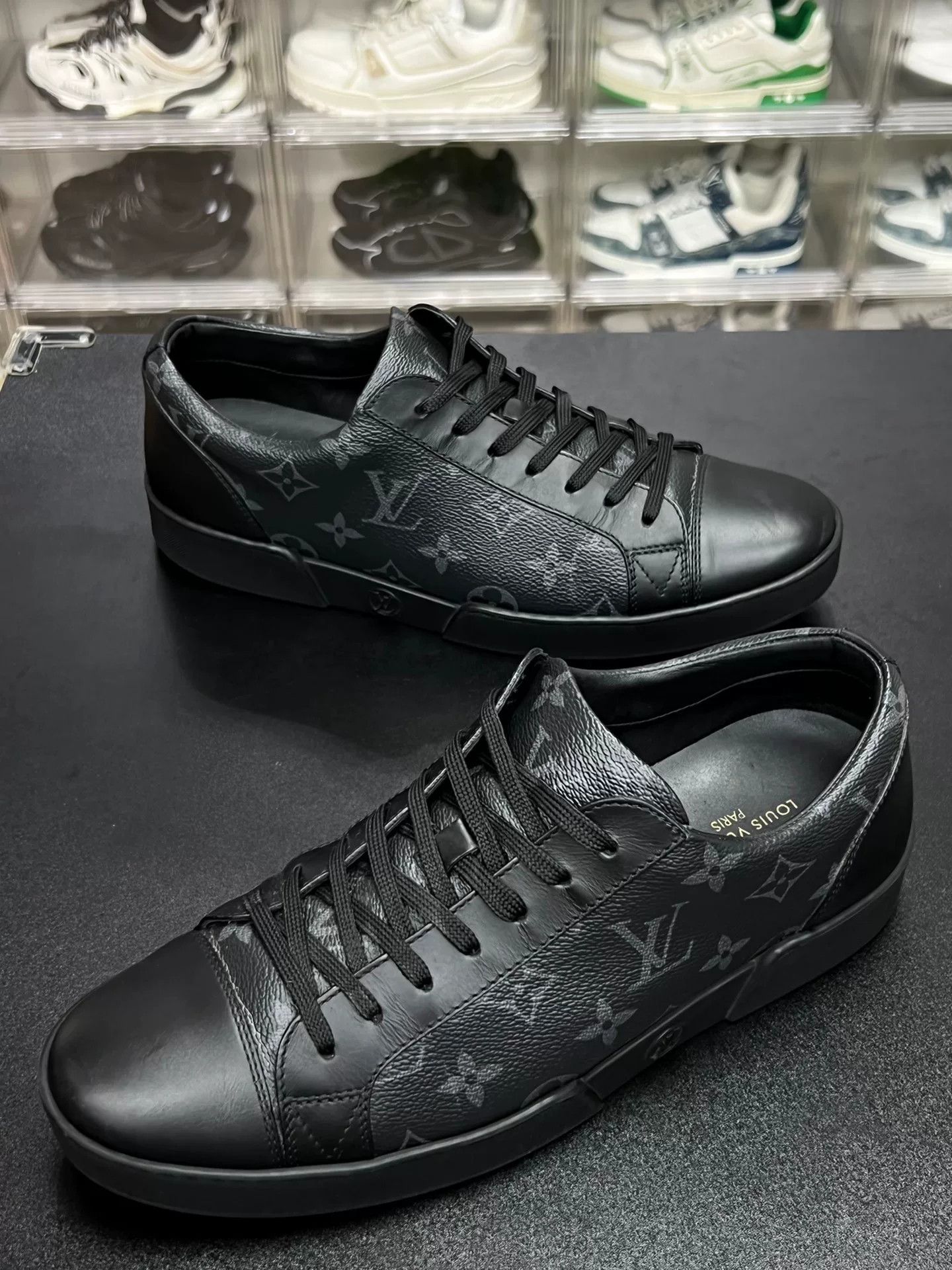 Louis Vuitton Louis Vuitton Black Lowtop Sneakers 8 Men Size US 8 / EU 41 - 1 Thumbnail