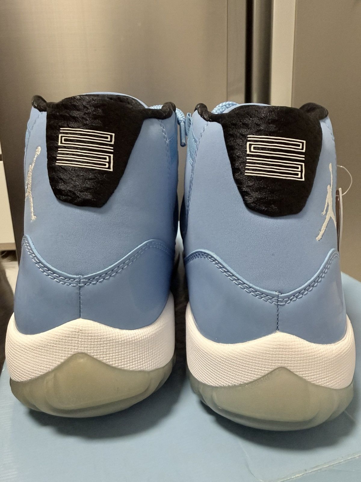 Jordan Brand Jordan 11 Pantone Ultimate Gift of Flight Pack OG ALL Size US 8 / EU 41 - 4 Thumbnail