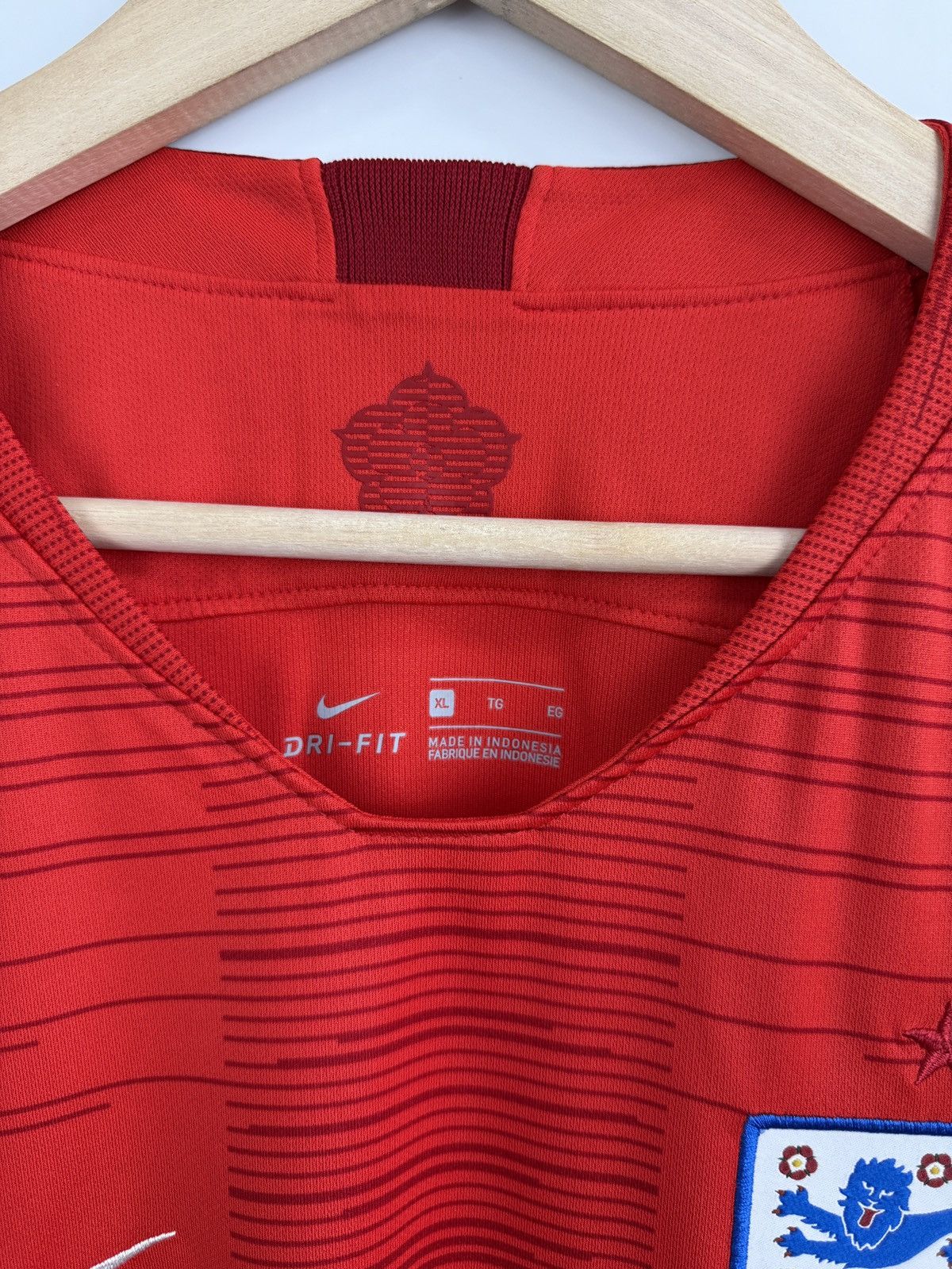 Nike 🏴󠁧󠁢󠁥󠁮󠁧󠁿 2018 Nike England Soccer Jersey T-Shirt Rare Retro Y2K Size US XL / EU 56 / 4 - 5 Thumbnail