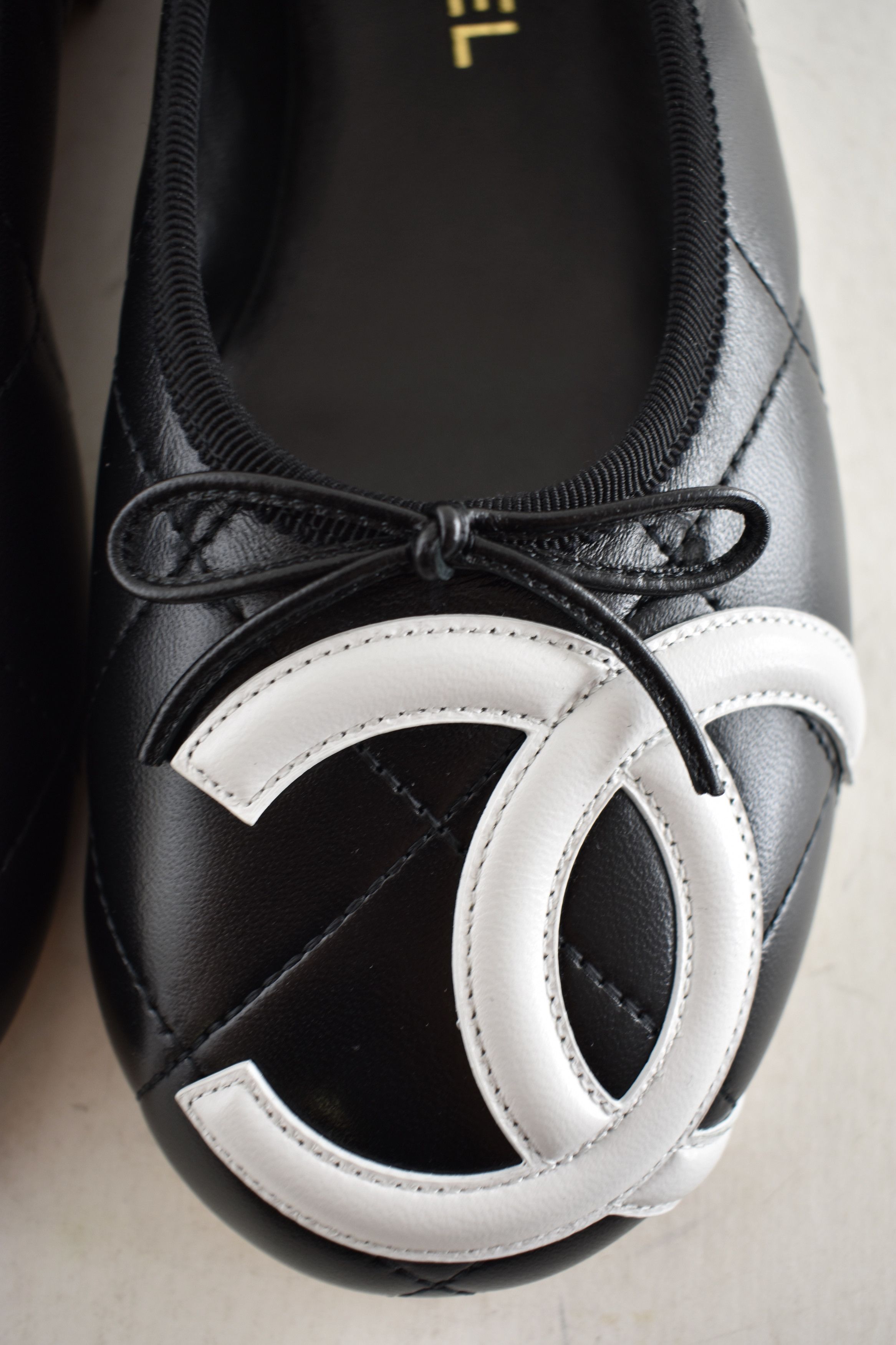 Chanel 26M Coco Beach Cambon White CC XL Ballet Ballerina Flat 37 Size US 7 / IT 37 - 17 Thumbnail